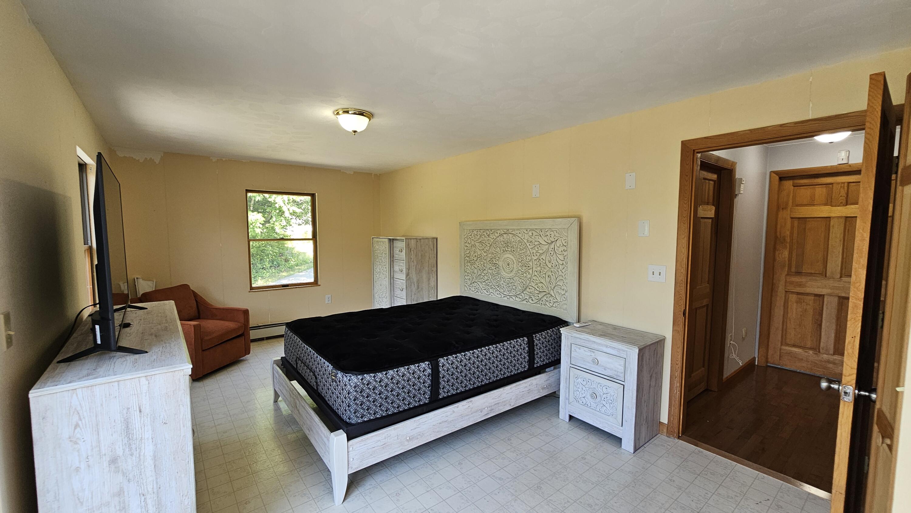 28 Park Avenue E Property Photo 28