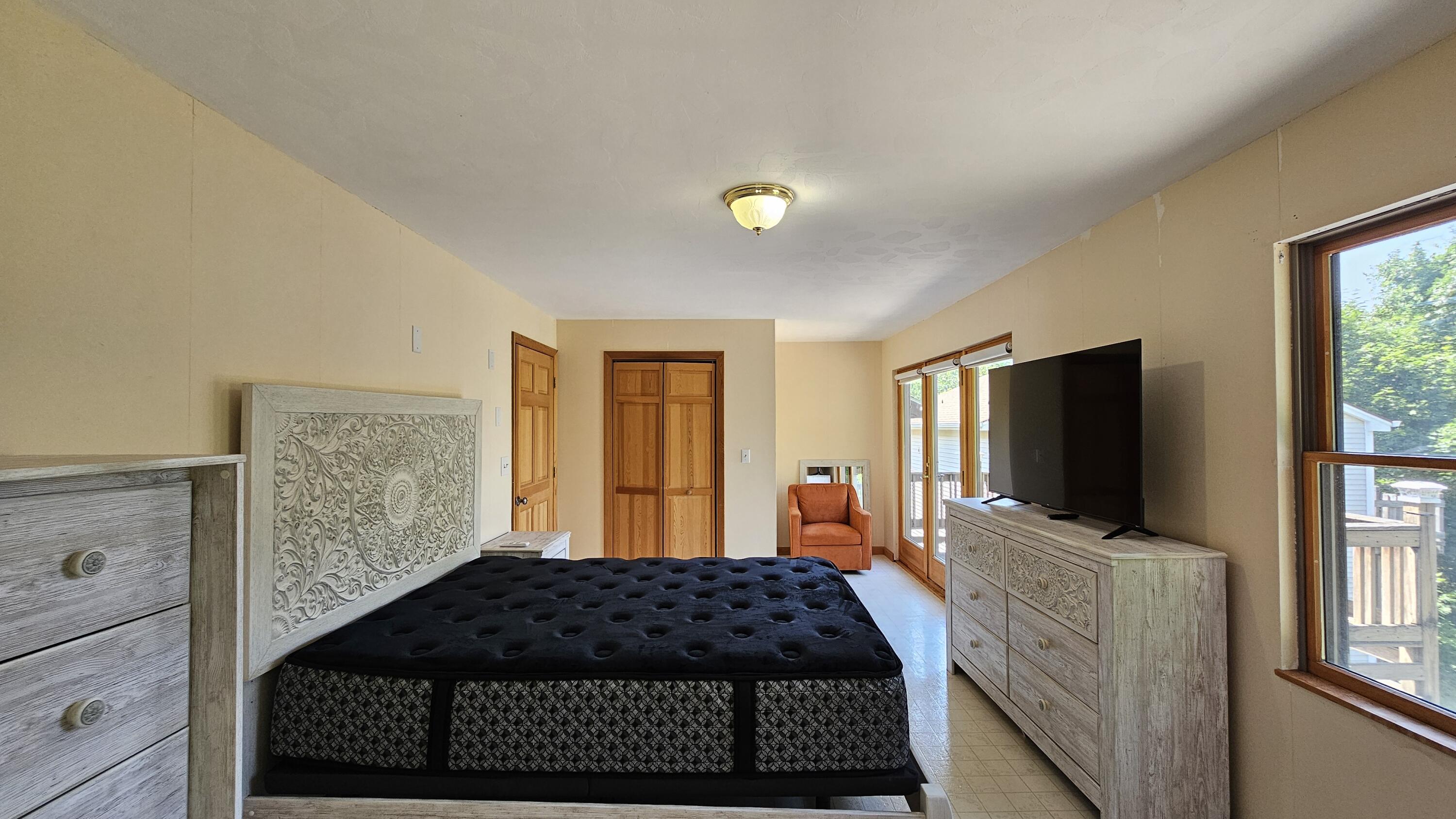 28 Park Avenue E Property Photo 29