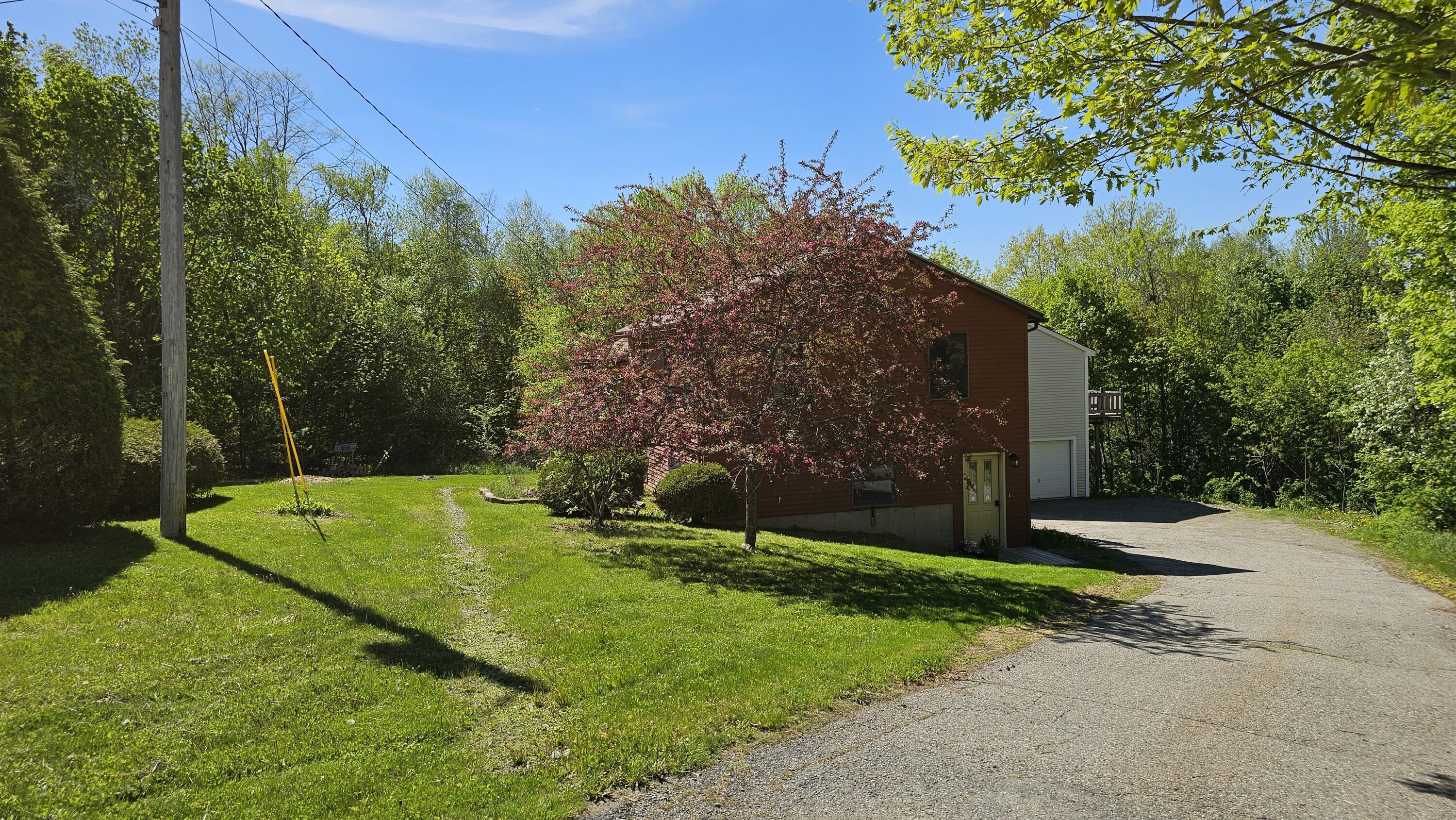 28 Park Avenue E Property Photo 43