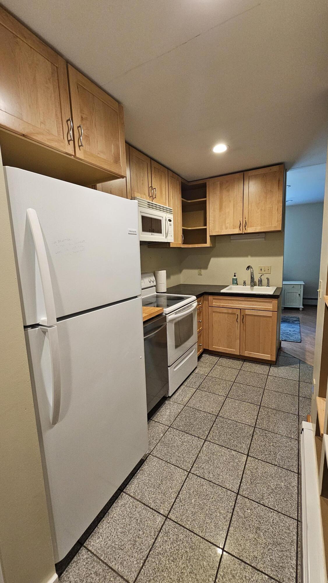 28 Park Avenue E Property Photo 77
