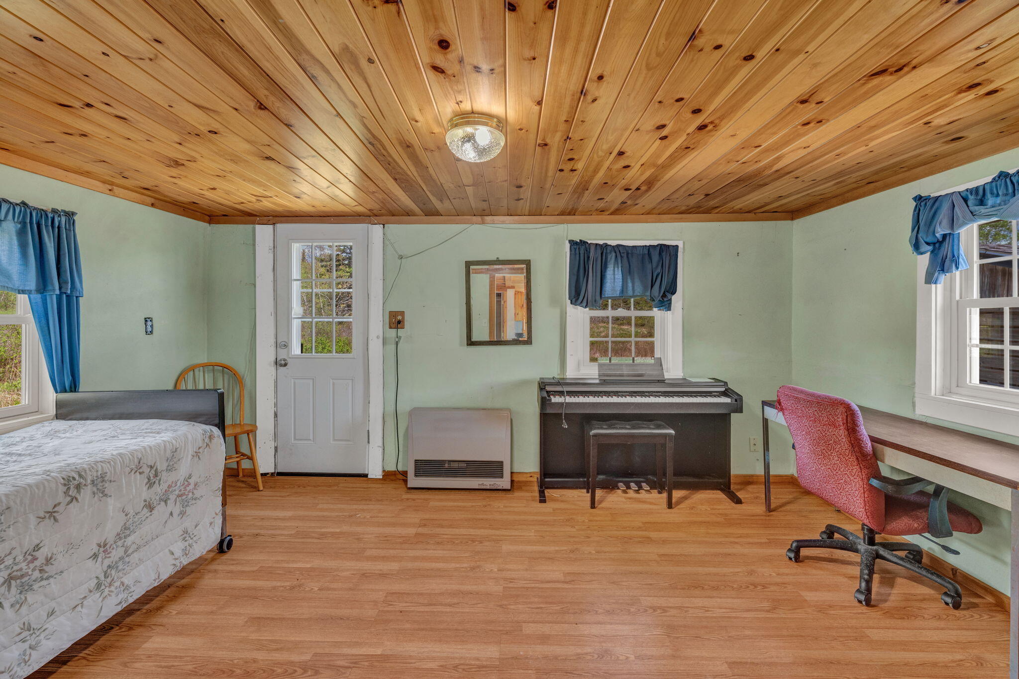137 W Franklin Road Property Photo 31