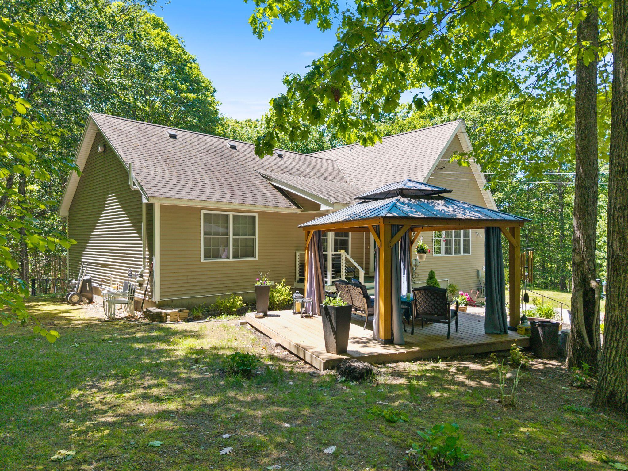 22 Eisenhower Court Property Photo 4