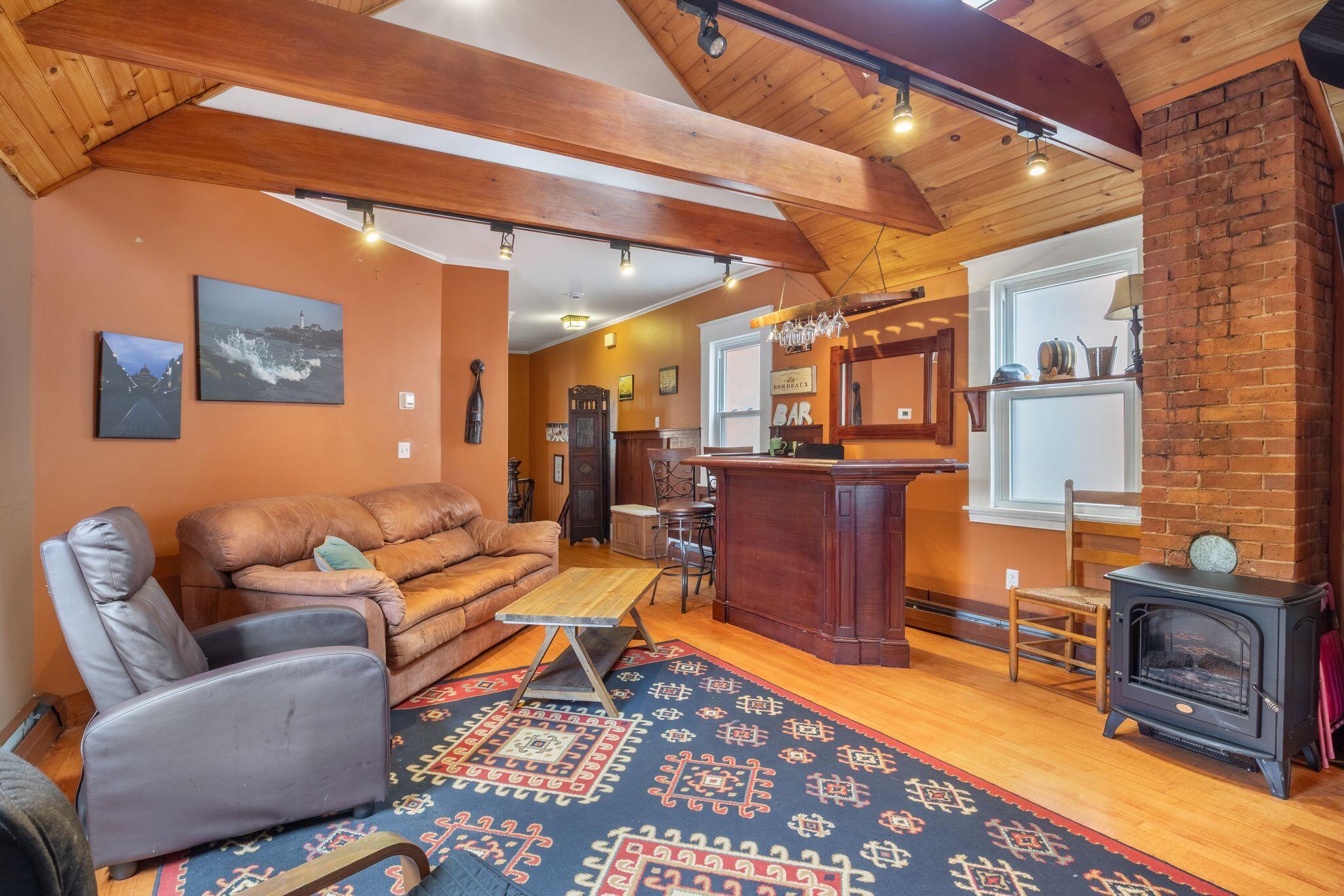 75 Carleton Street Property Photo 8