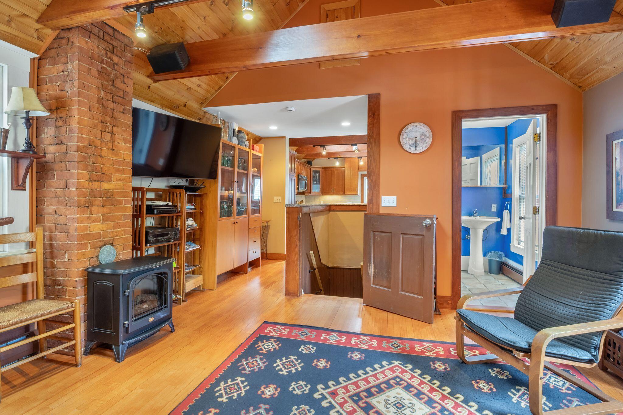 75 Carleton Street Property Photo 10