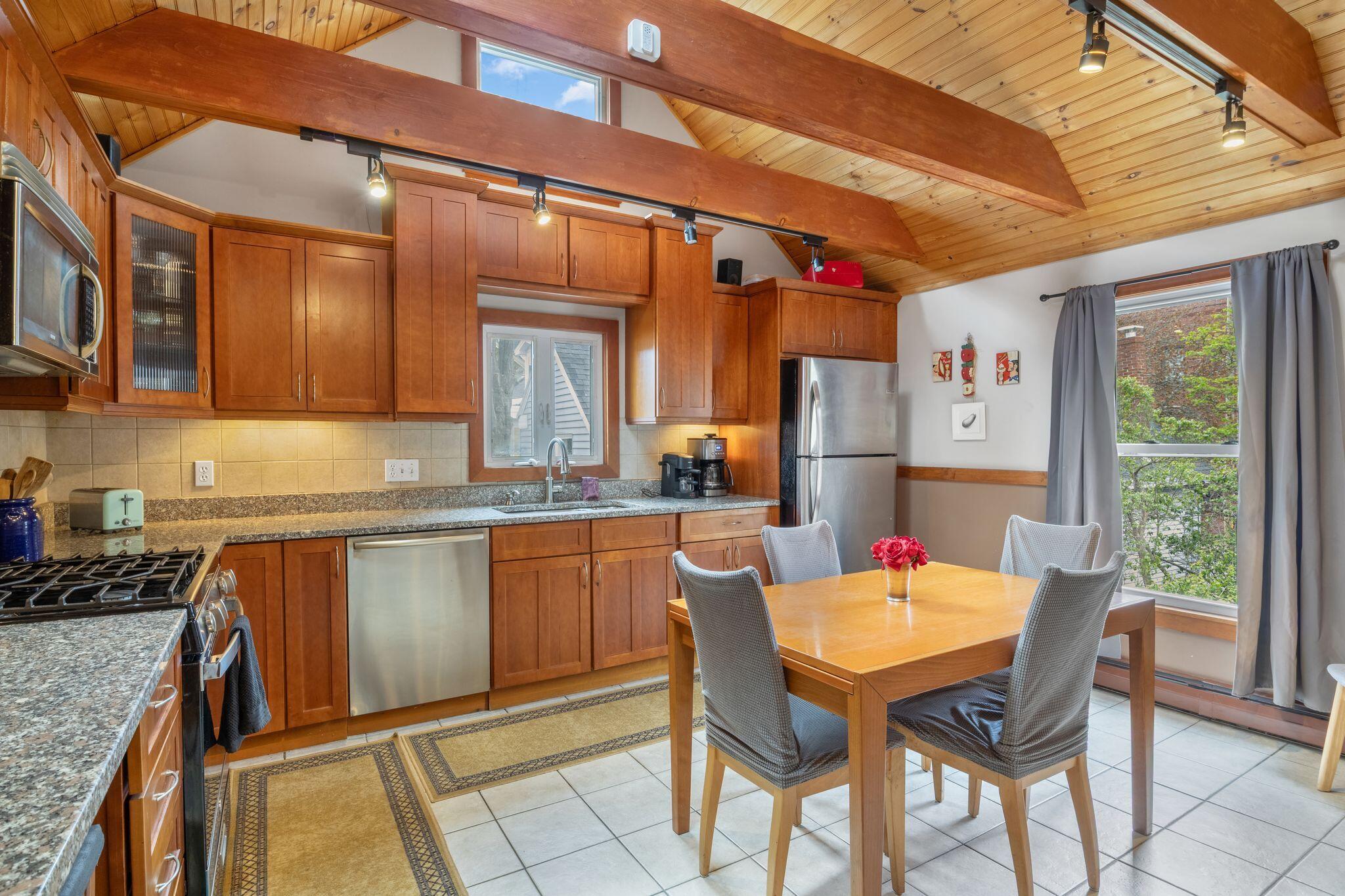 75 Carleton Street Property Photo 12