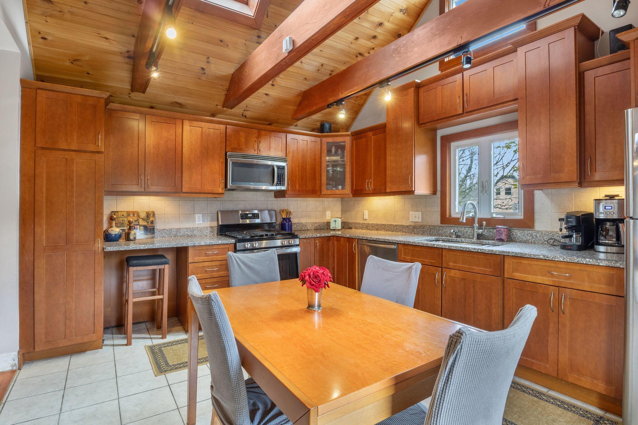 75 Carleton Street Property Photo 16
