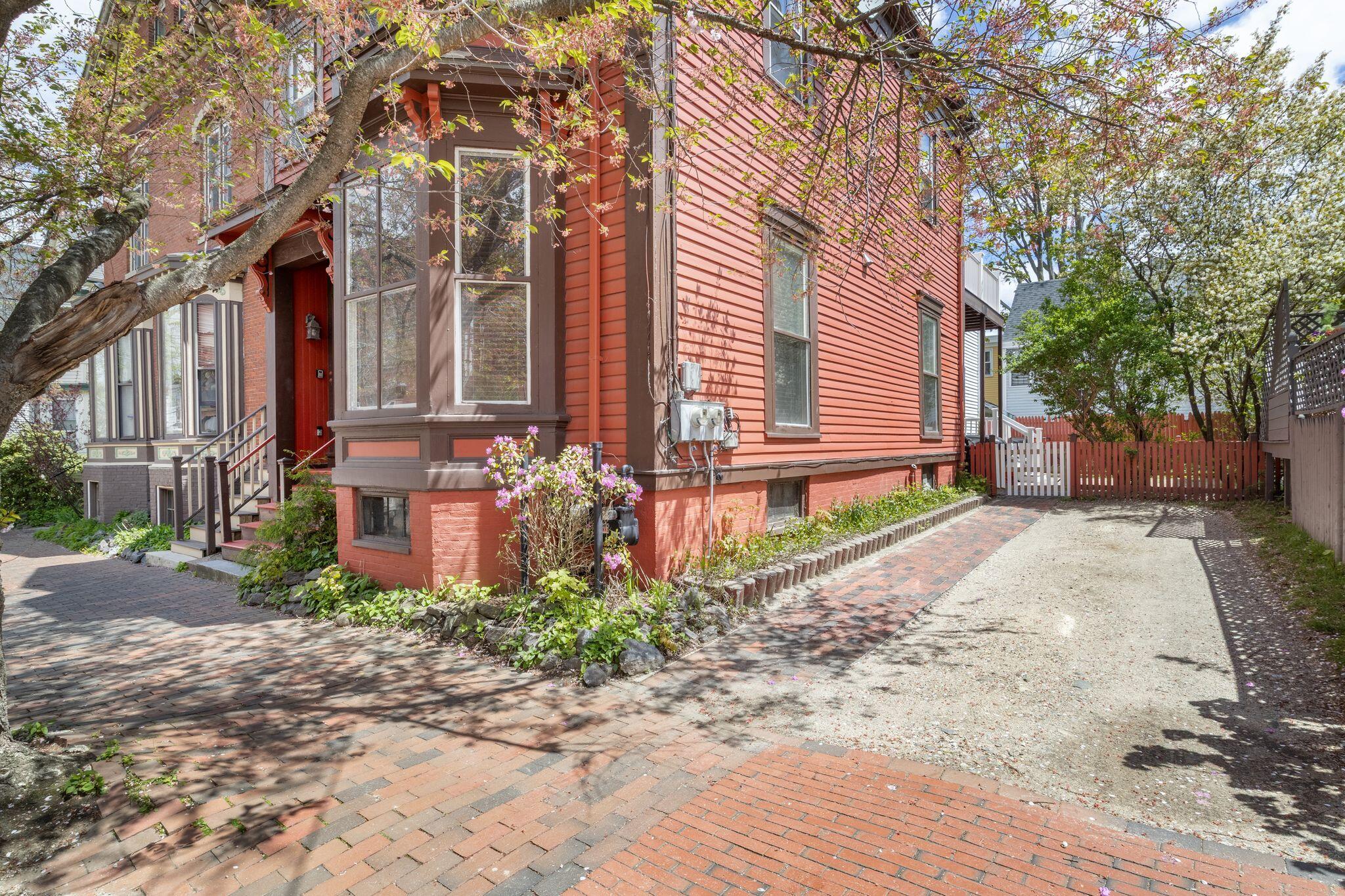 75 Carleton Street Property Photo 42