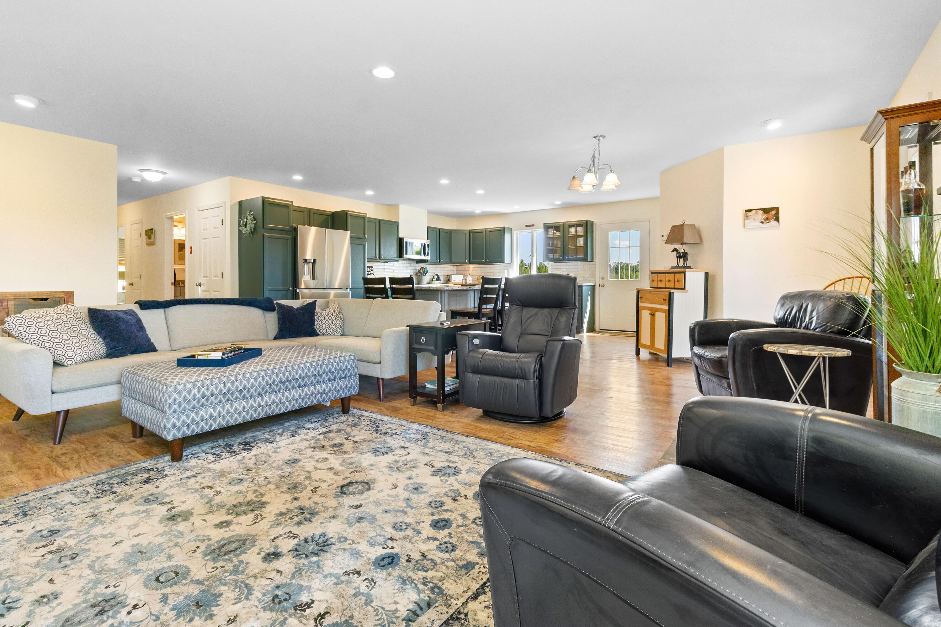 22 Property Photo 8