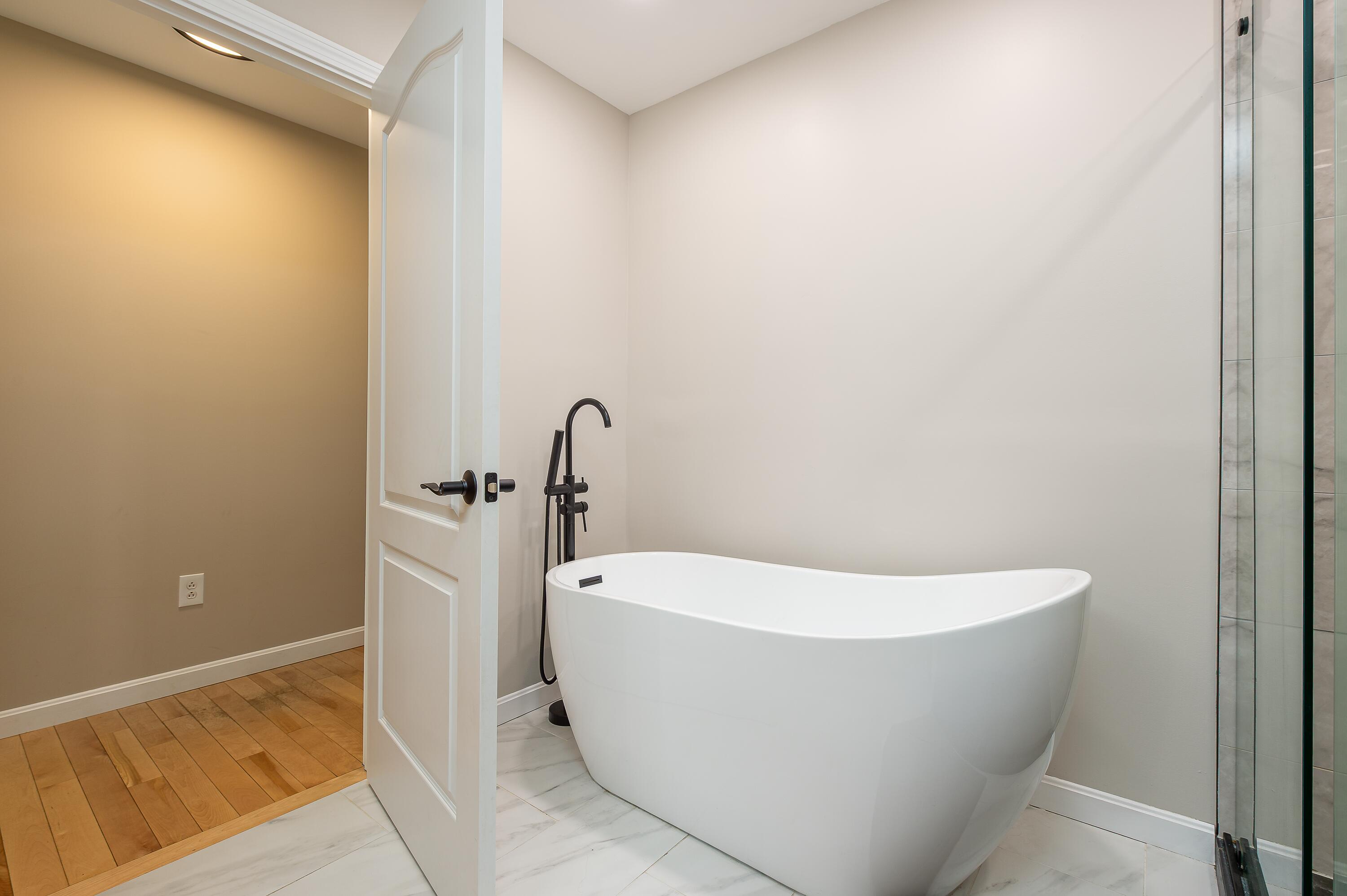 17 Waters Edge Drive Property Photo 18