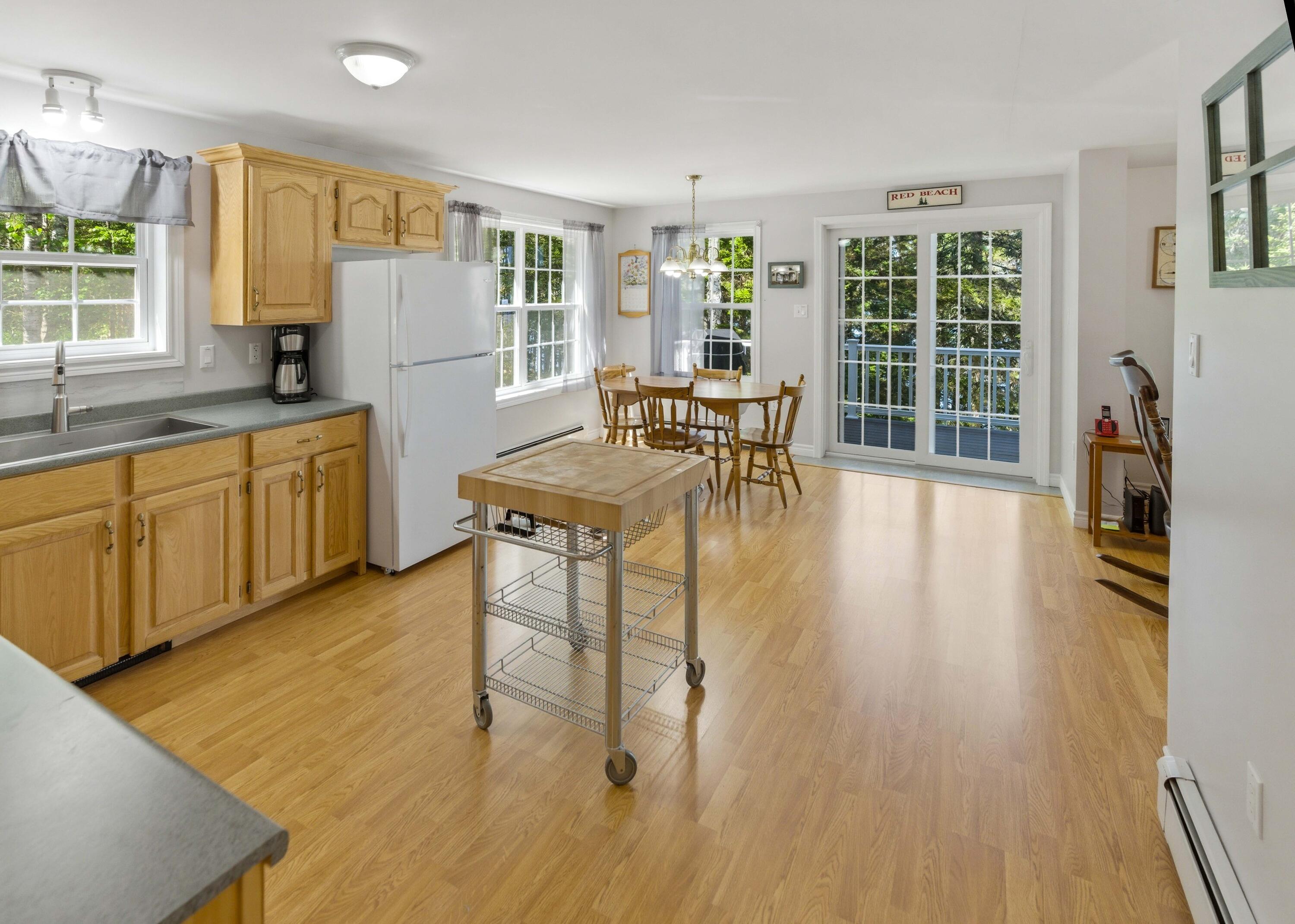 1590 River Road Property Photo 4