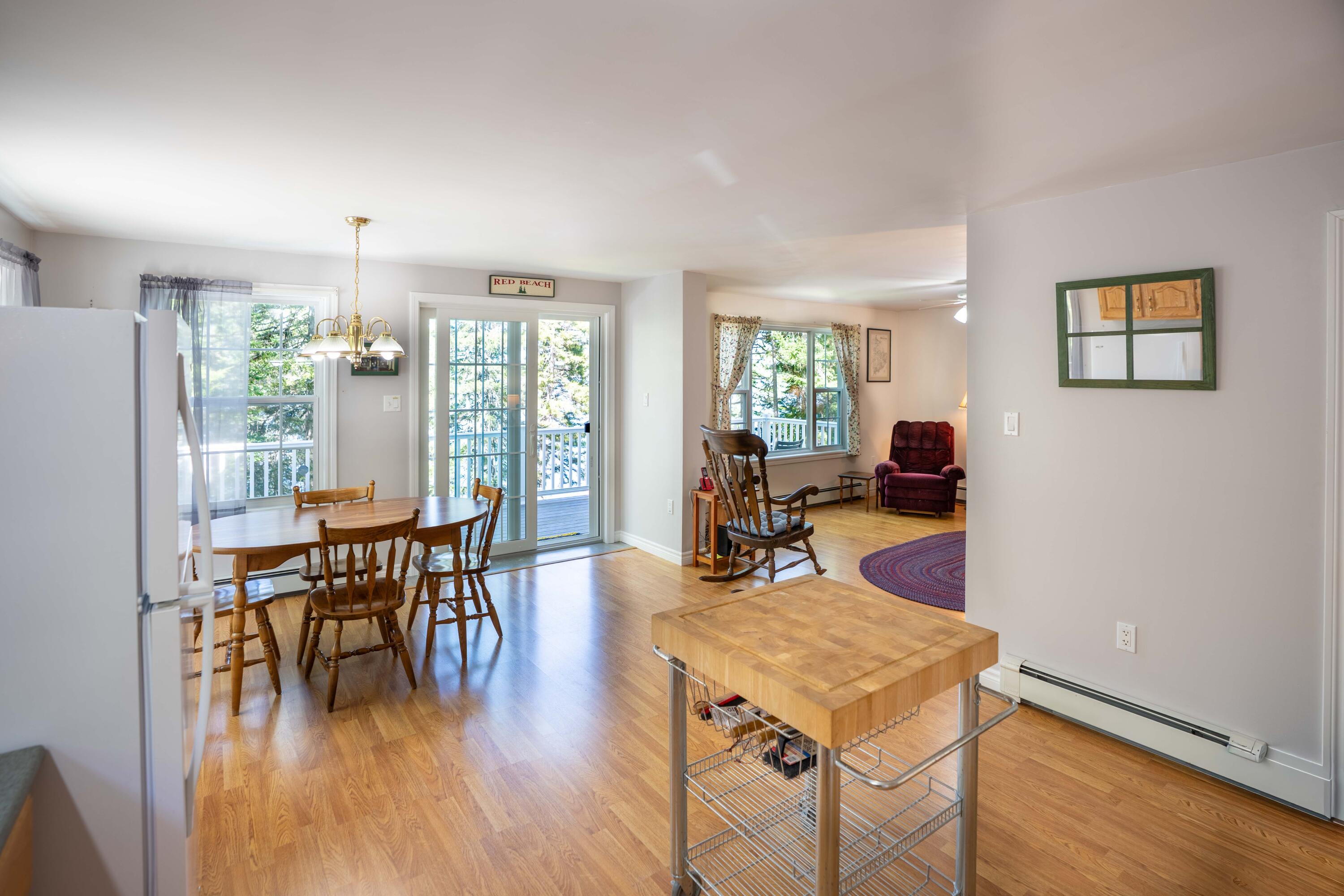 1590 River Road Property Photo 14