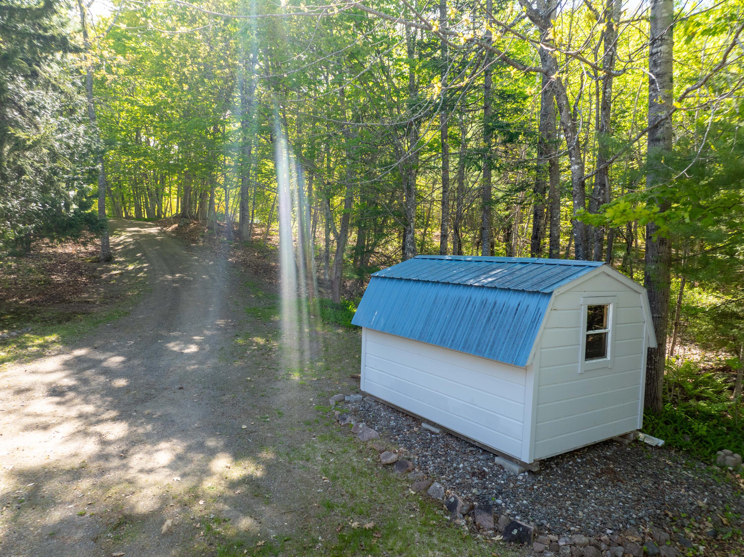 1590 River Road Property Photo 35