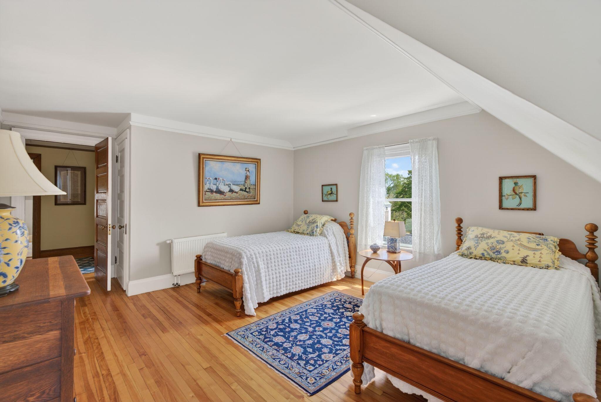 38 Neal Street Property Photo 31