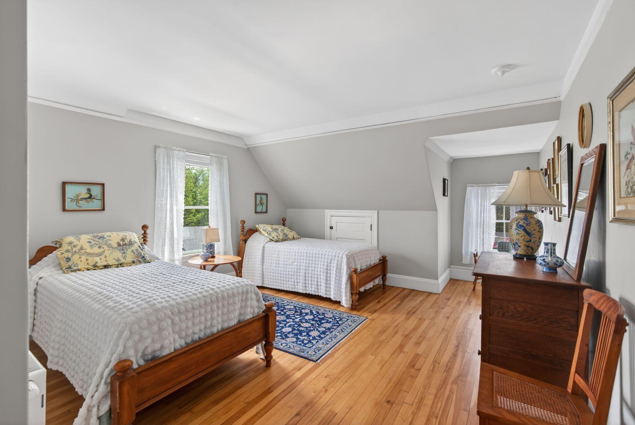 38 Neal Street Property Photo 32