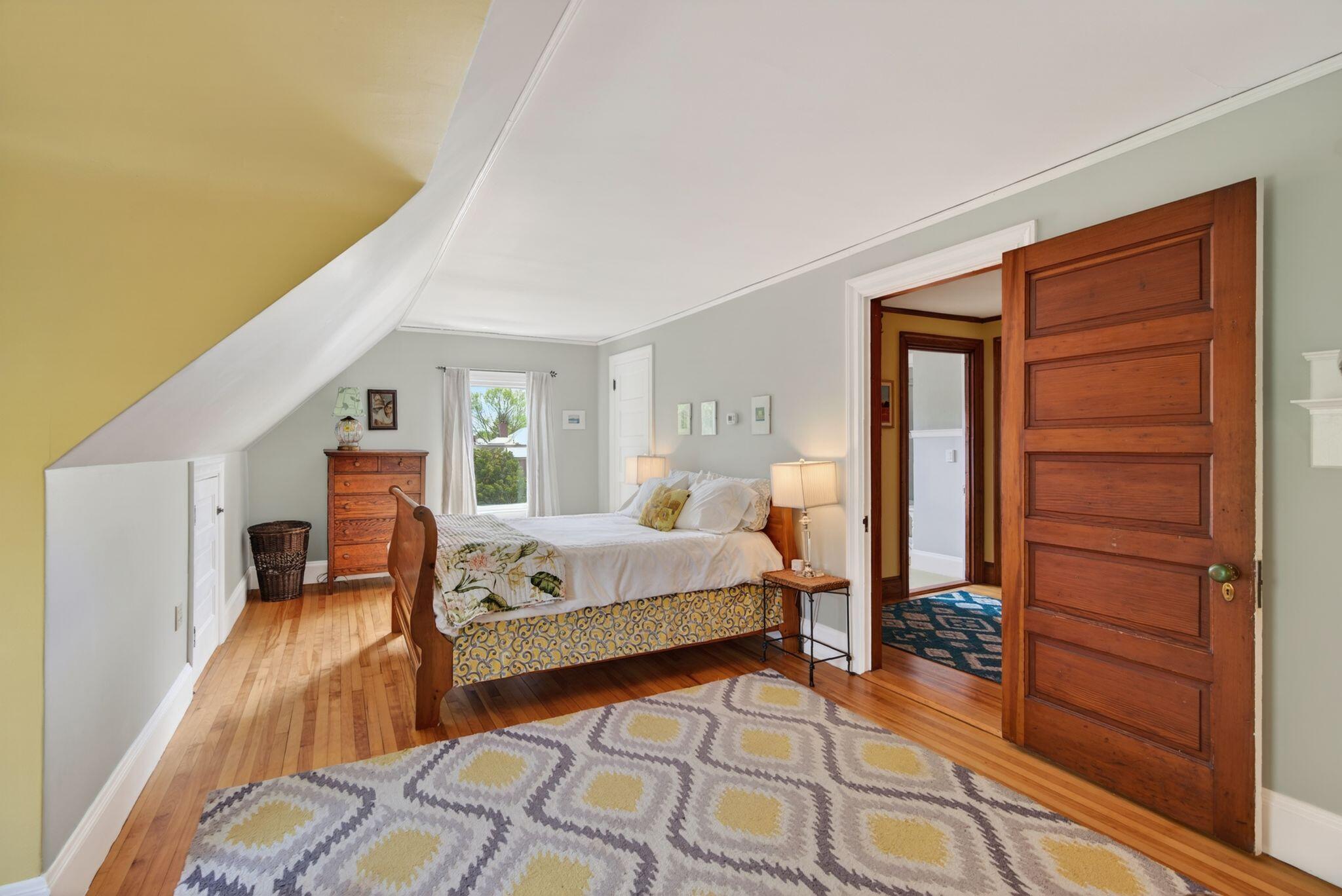 38 Neal Street Property Photo 34