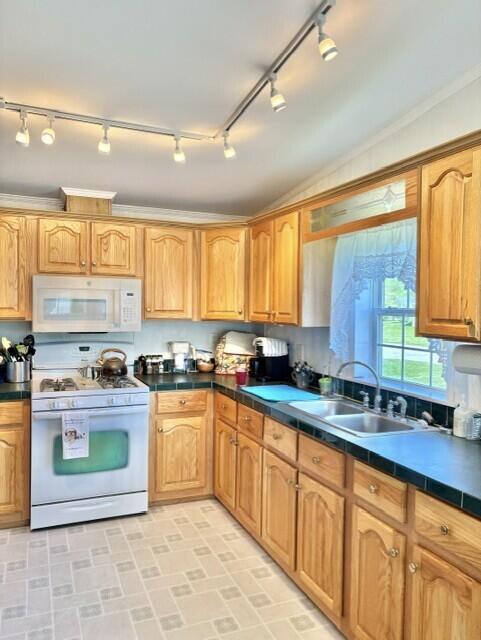 8 Windsor Drive Property Photo 7
