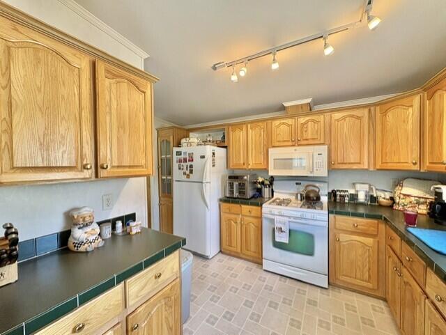 8 Windsor Drive Property Photo 8