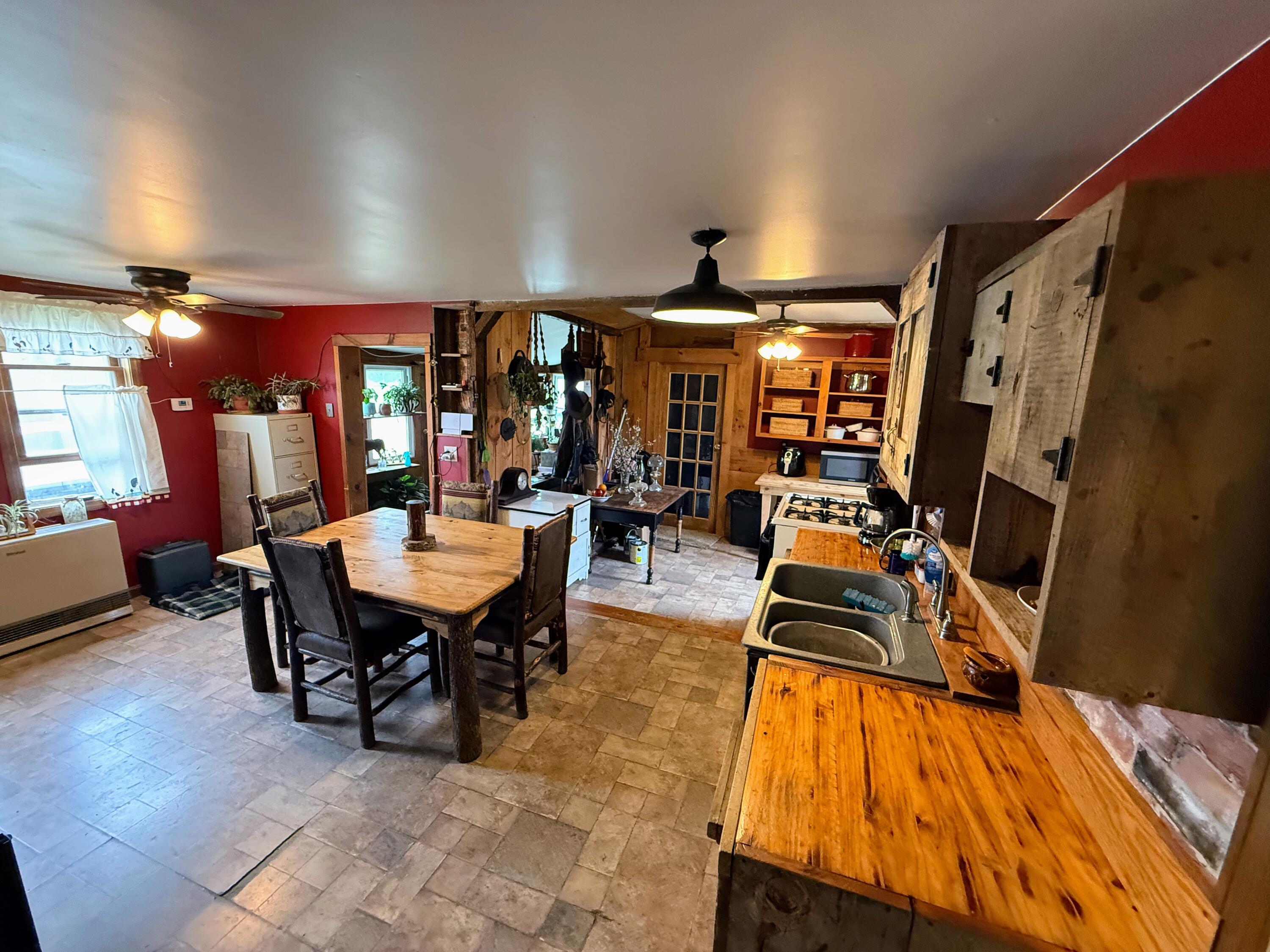 1118 Exeter Road Property Photo 4