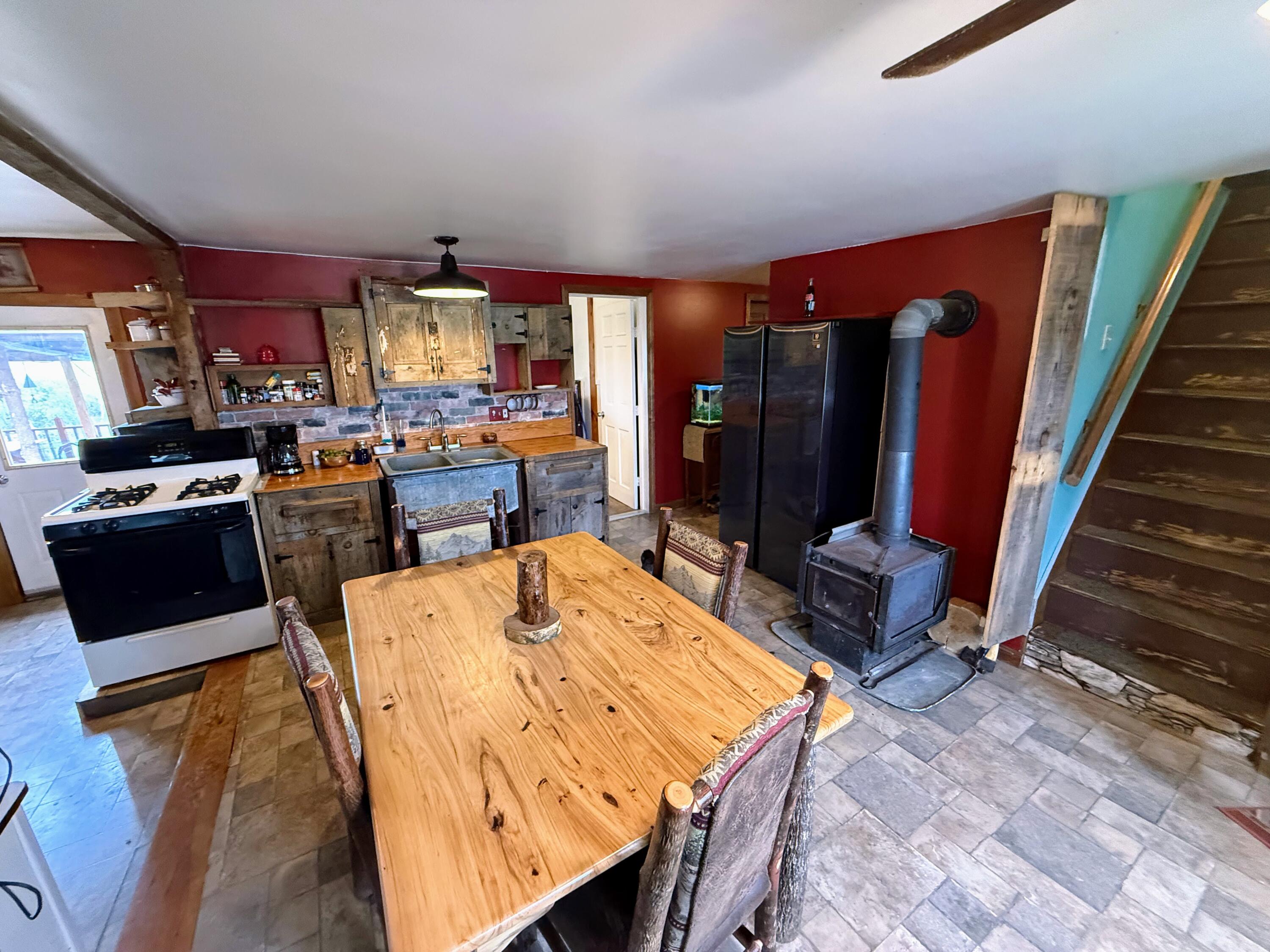 1118 Exeter Road Property Photo 5