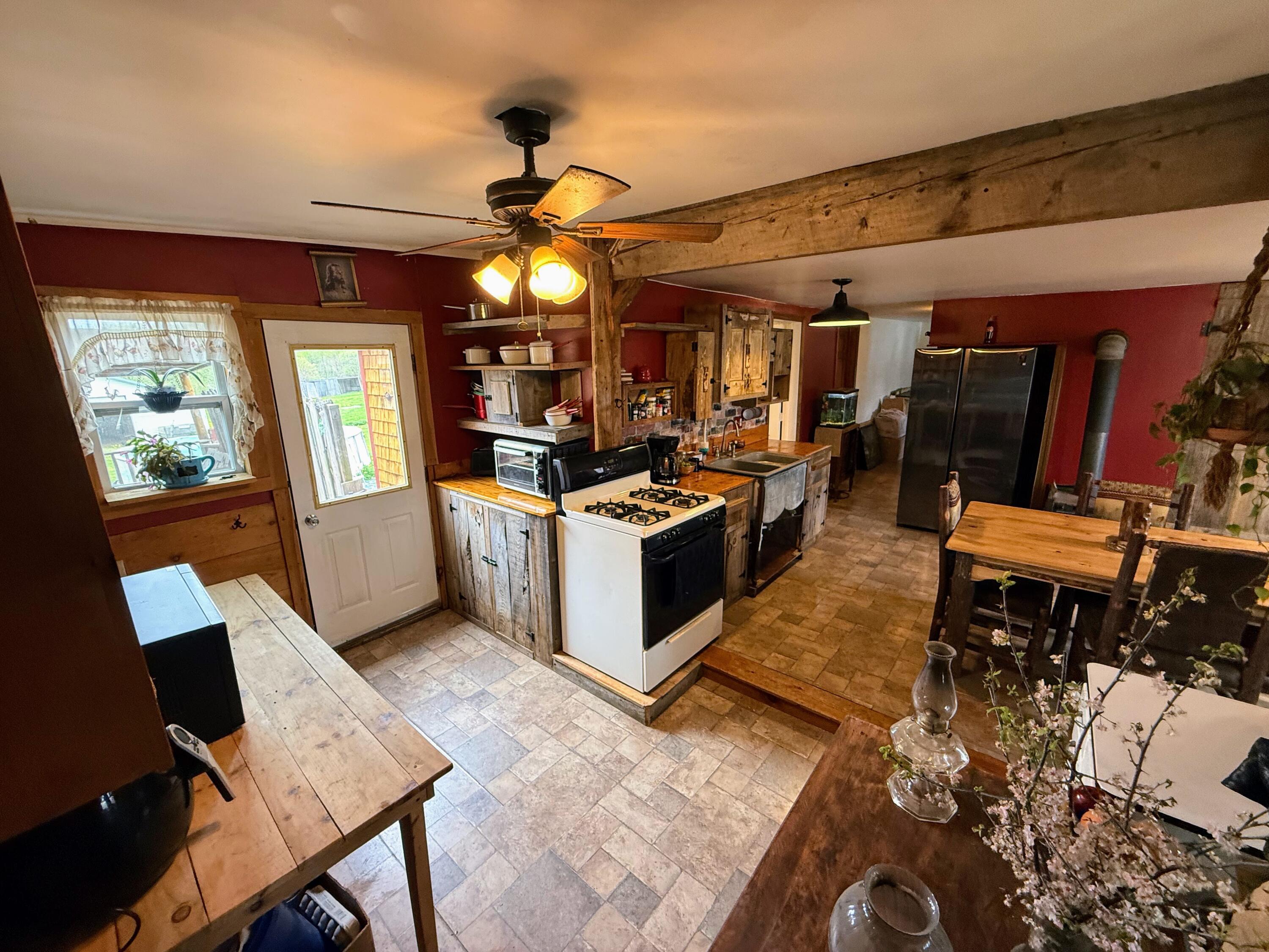 1118 Exeter Road Property Photo 7