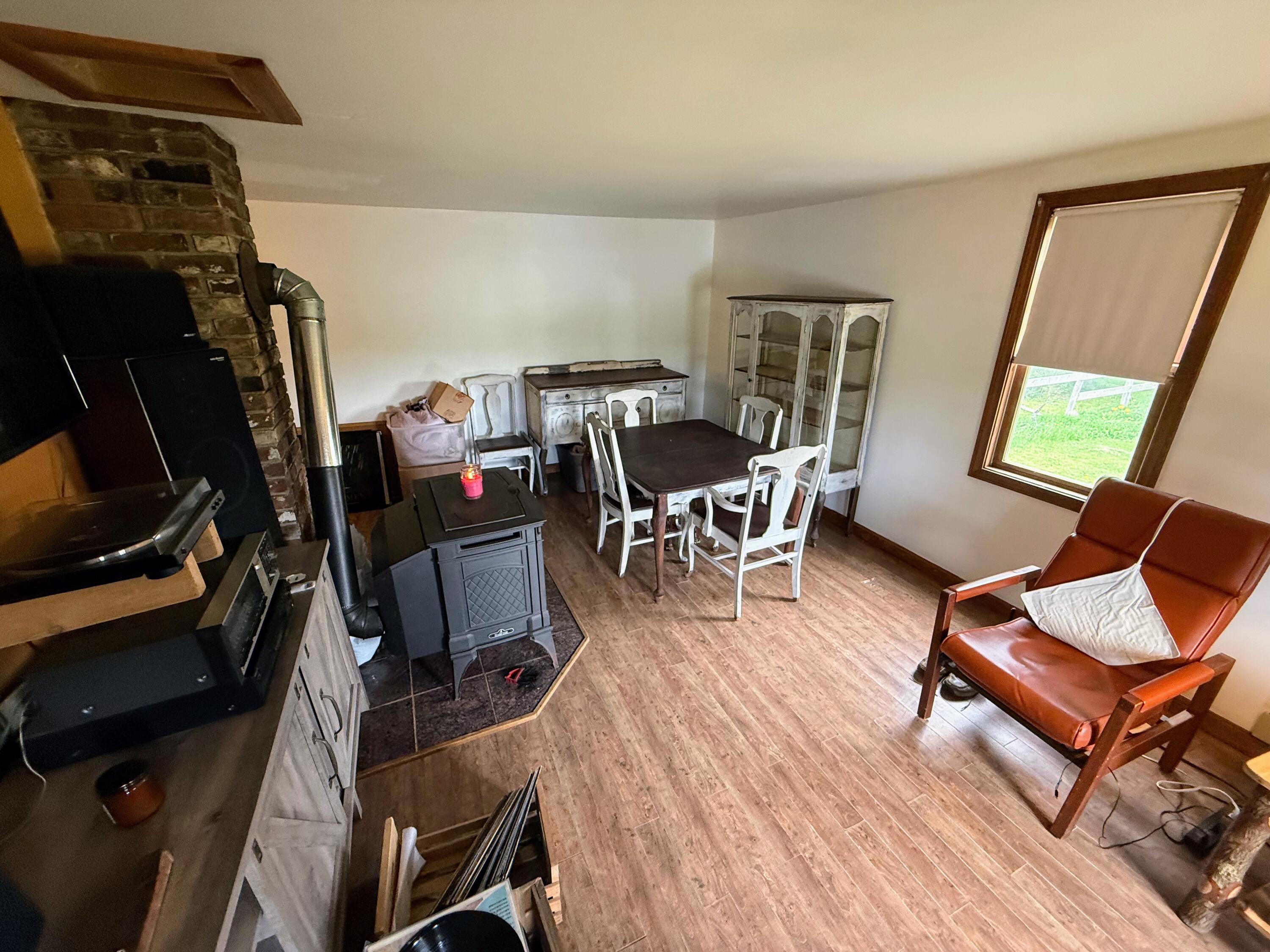 1118 Exeter Road Property Photo 8