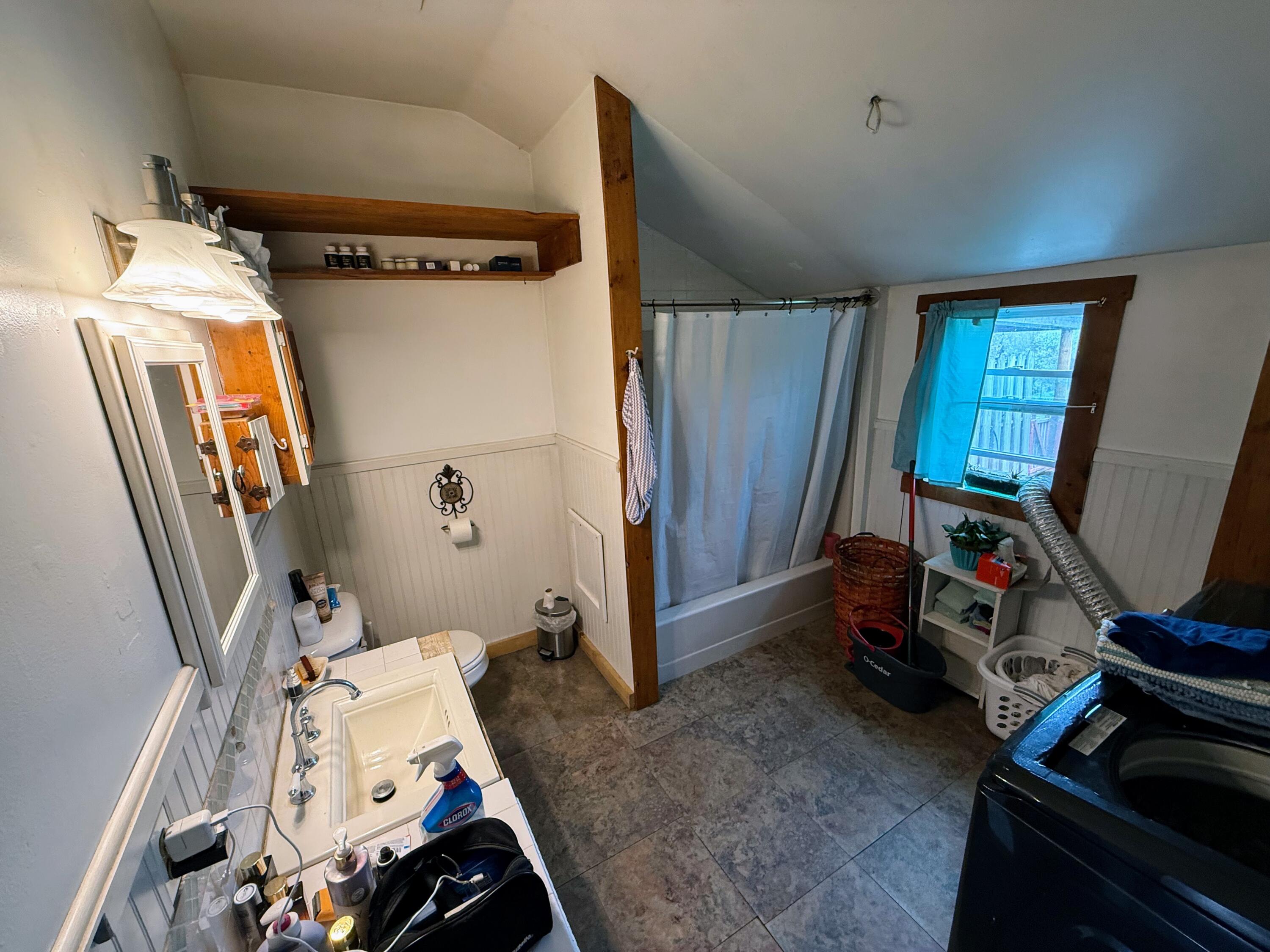 1118 Exeter Road Property Photo 14