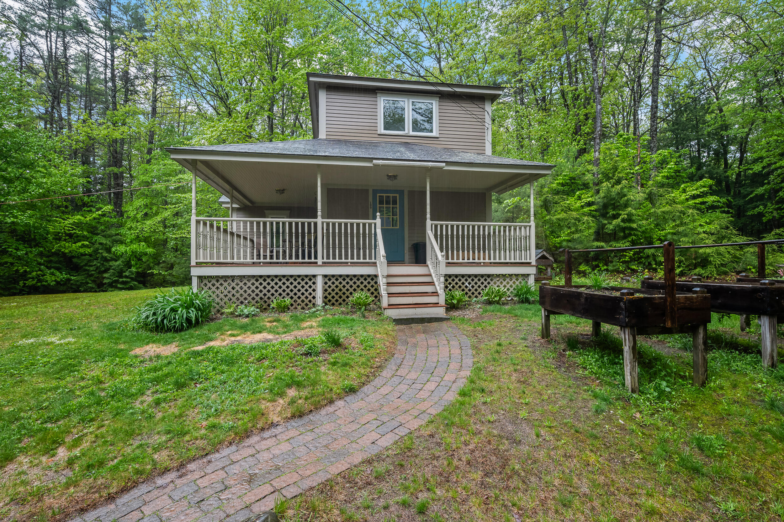 100 Colonial Circle Property Photo 4