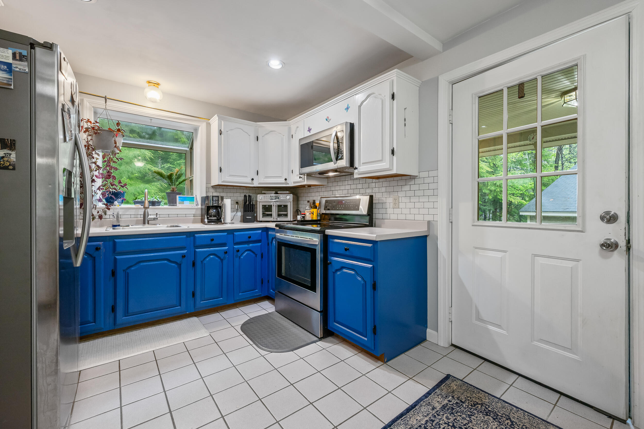 100 Colonial Circle Property Photo 8