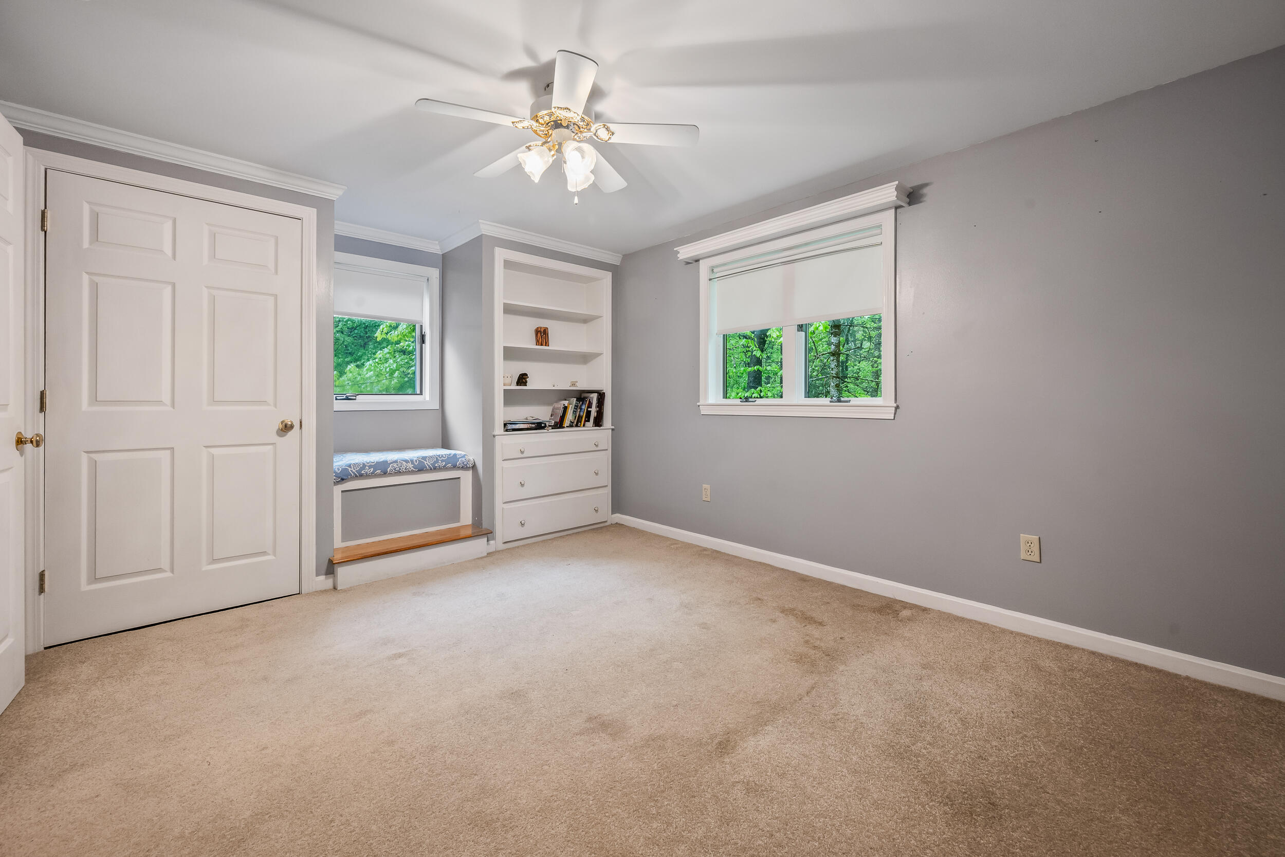 100 Colonial Circle Property Photo 18