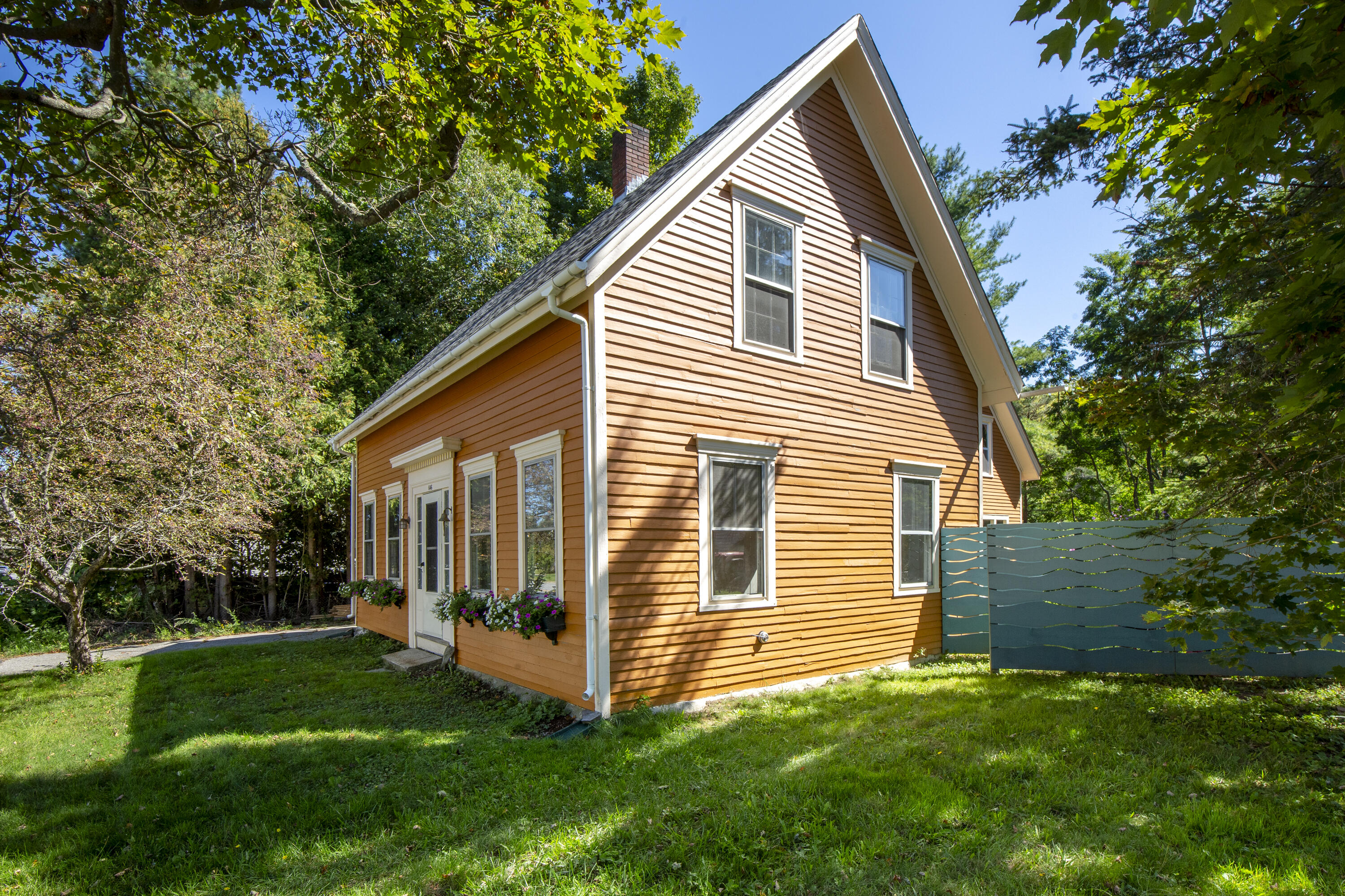 646 West Street Property Photo 1