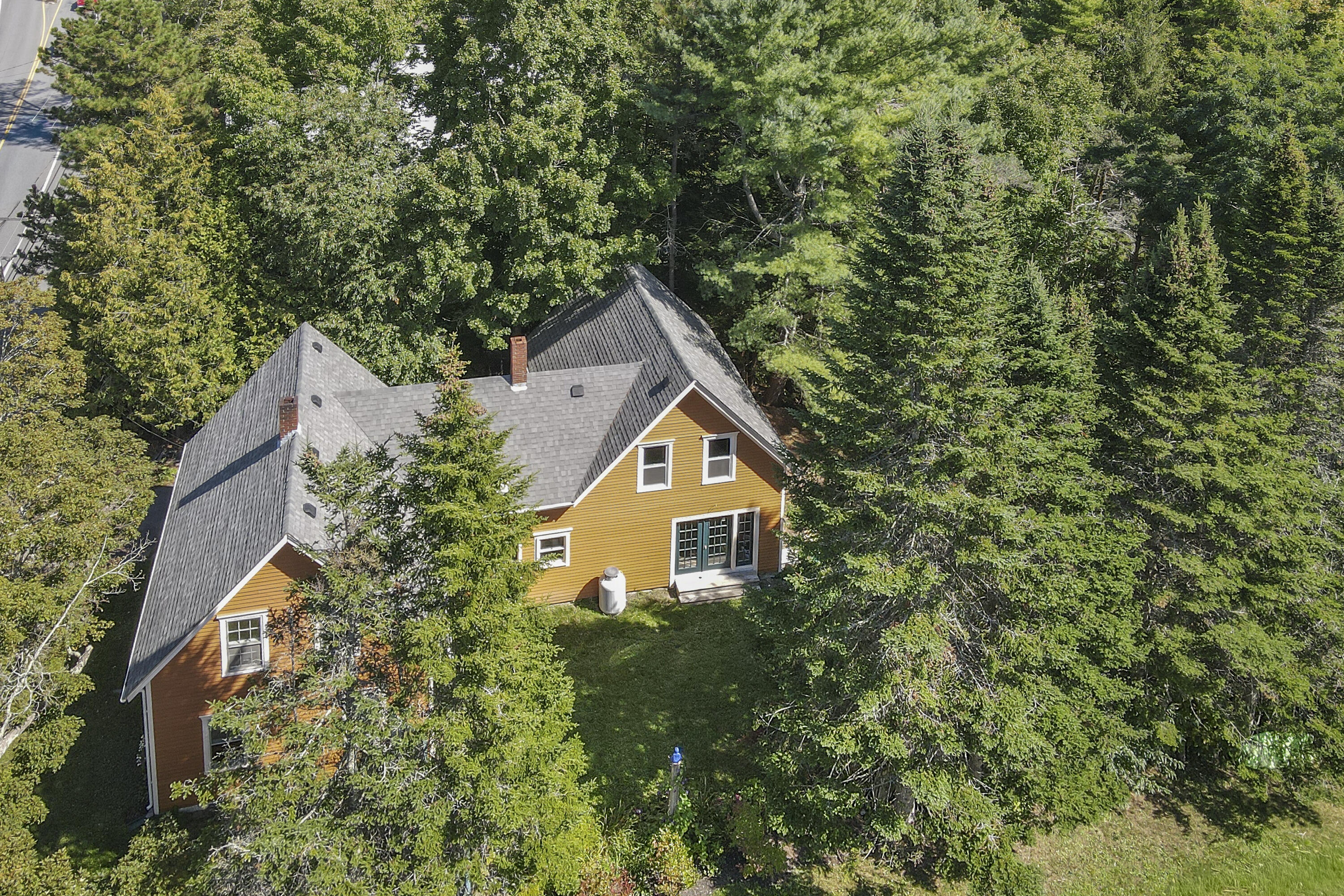 646 West Street Property Photo 2