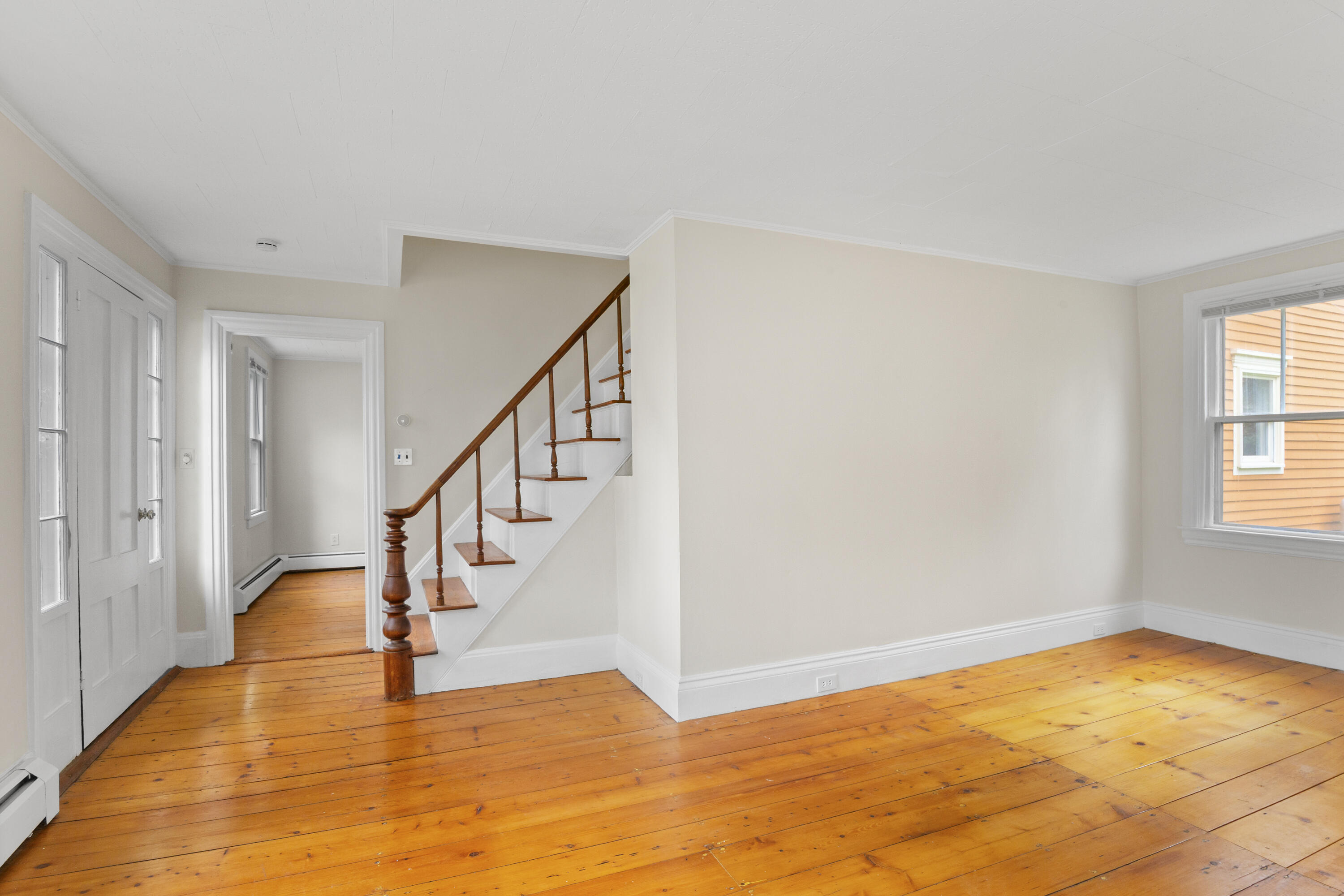 646 West Street Property Photo 4