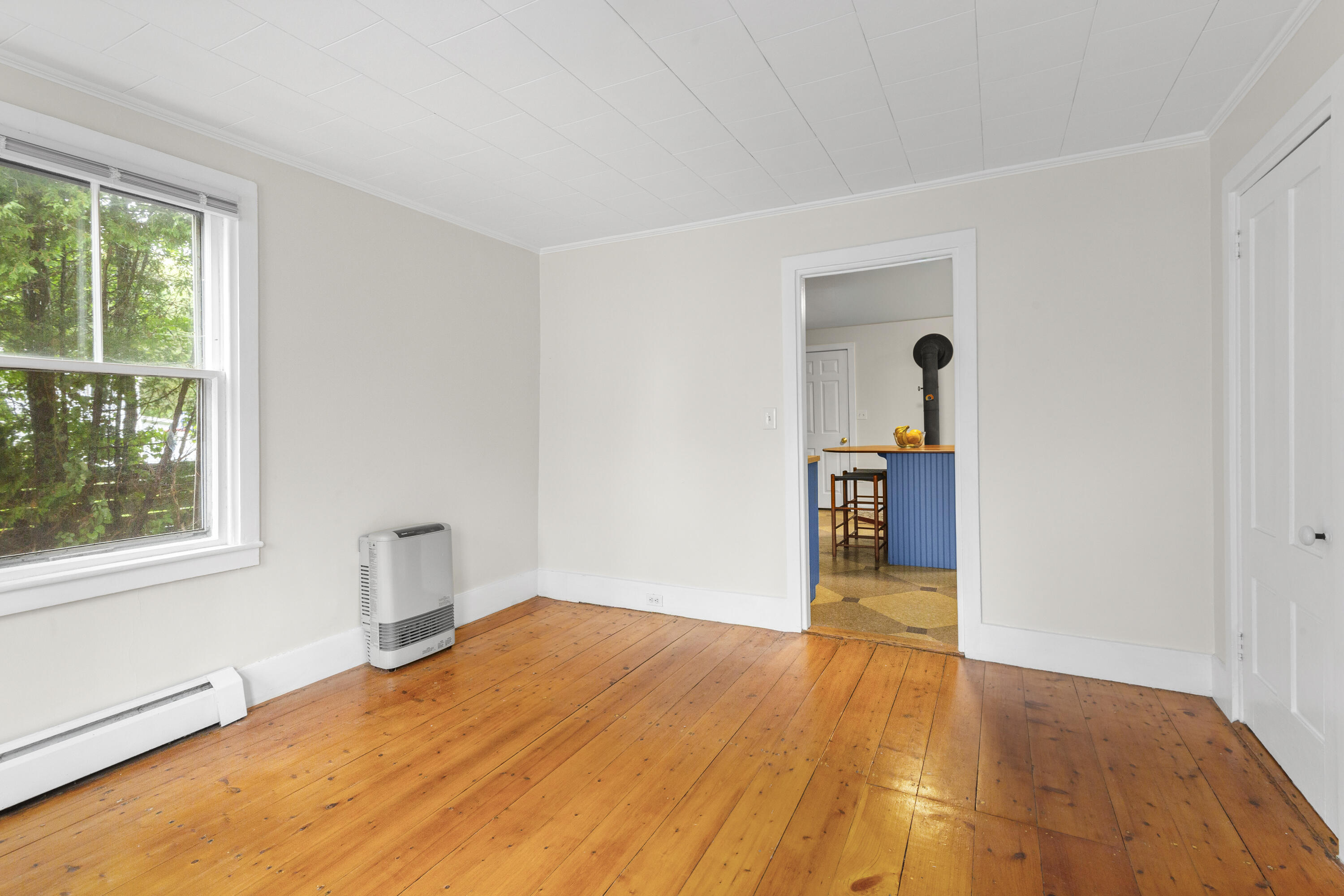 646 West Street Property Photo 5