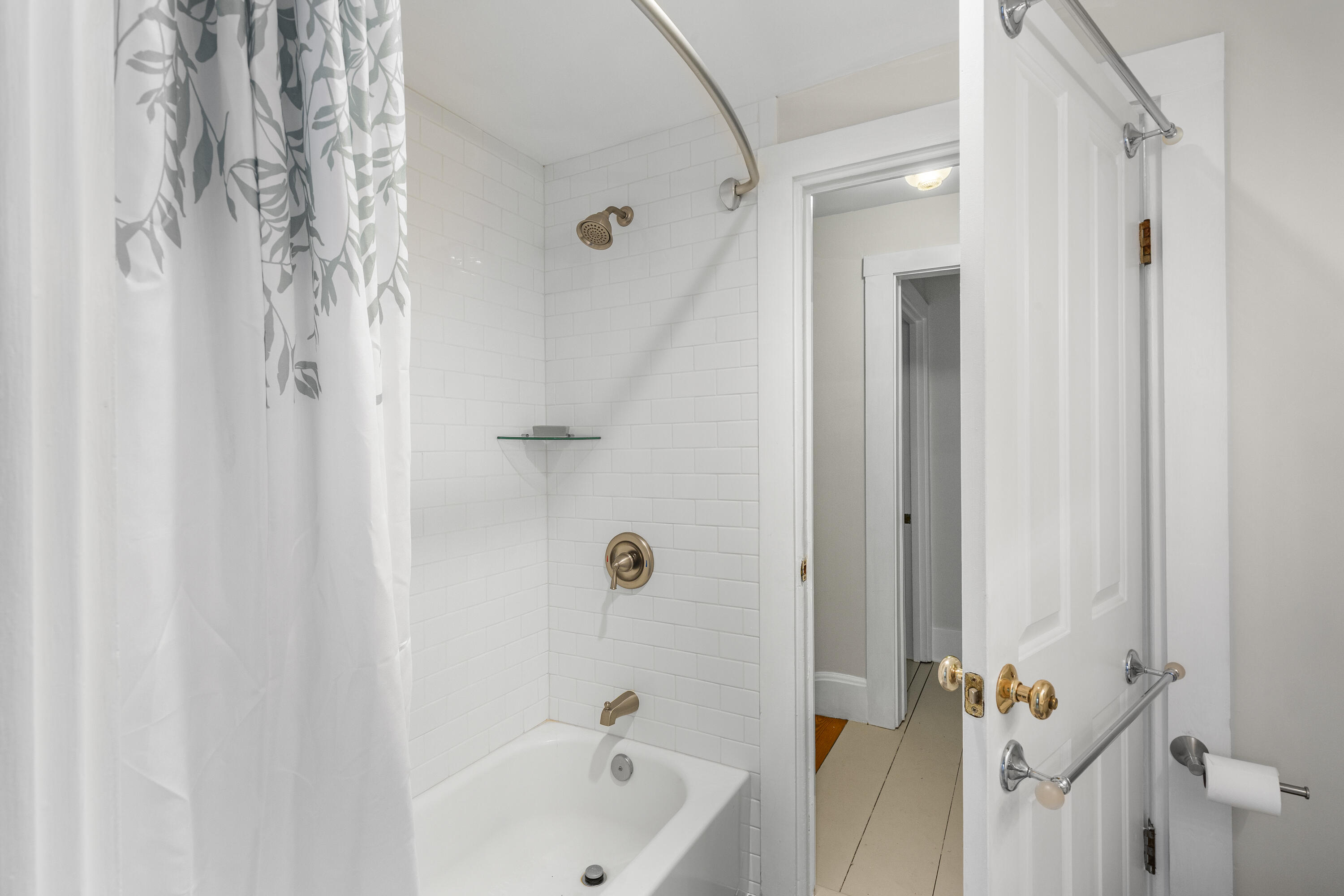 646 West Street Property Photo 8