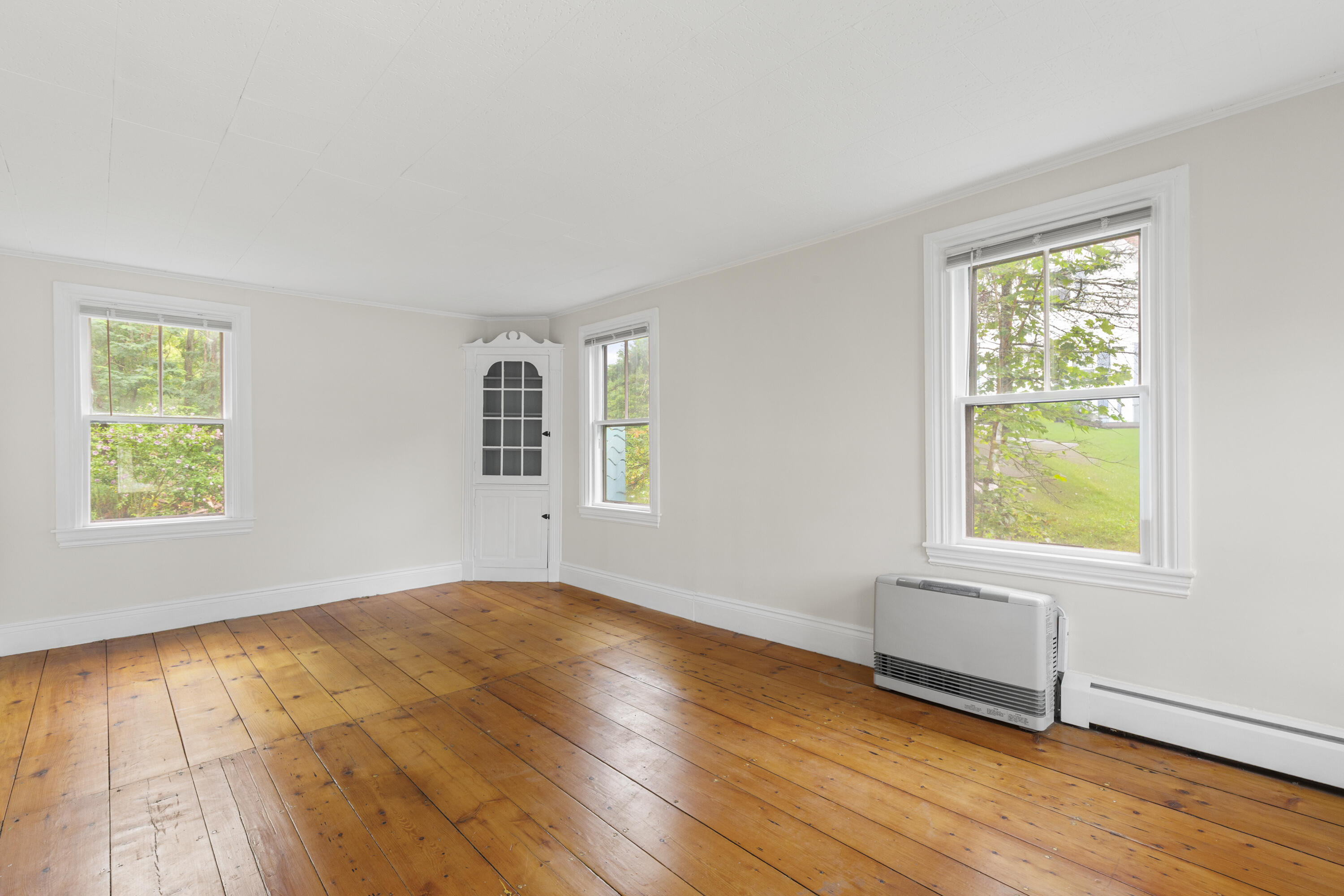 646 West Street Property Photo 9