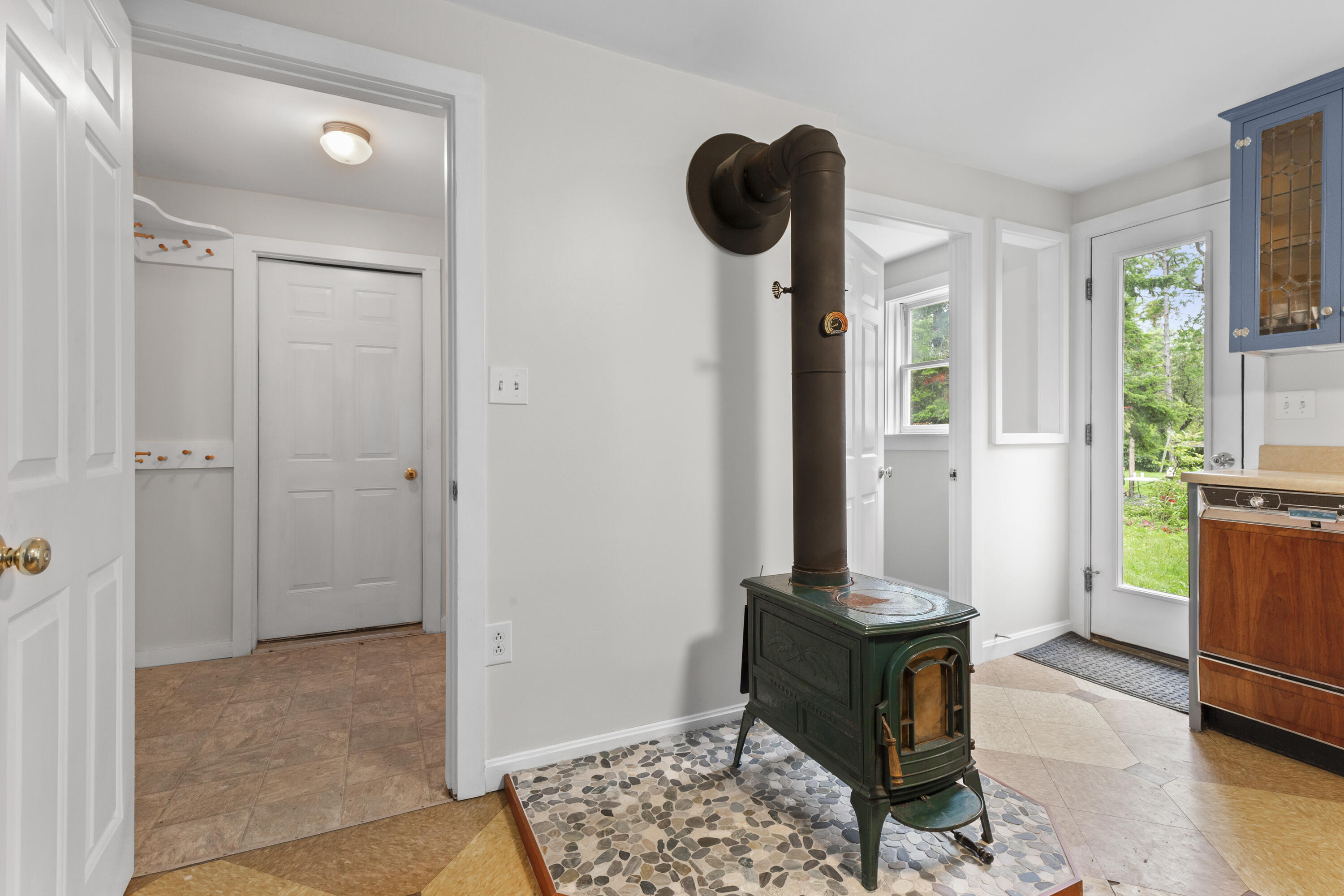 646 West Street Property Photo 12