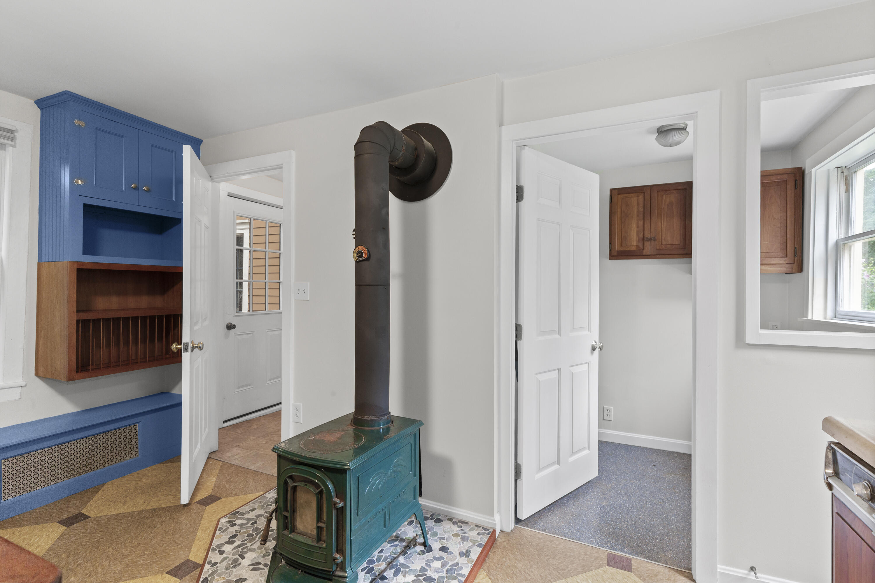 646 West Street Property Photo 13