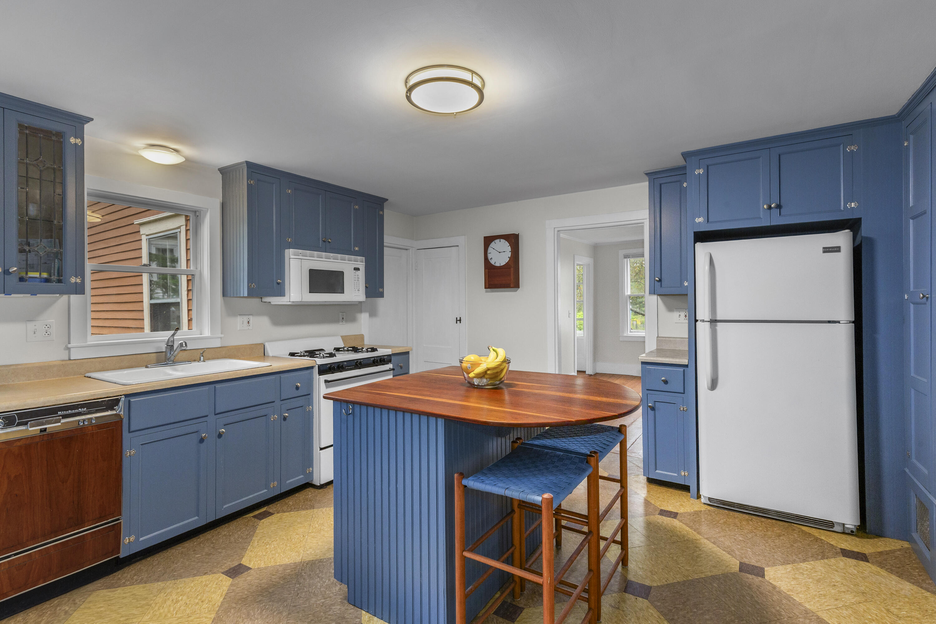 646 West Street Property Photo 14