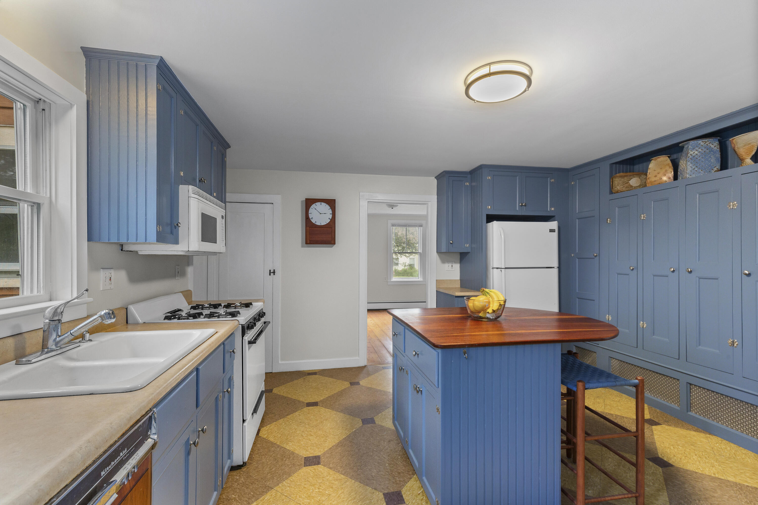 646 West Street Property Photo 15