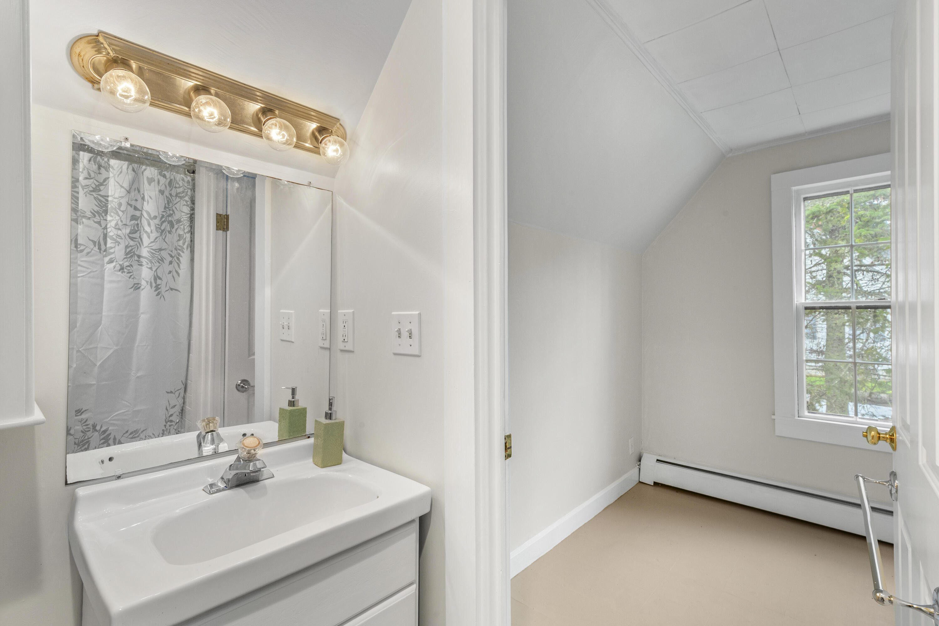 646 West Street Property Photo 18