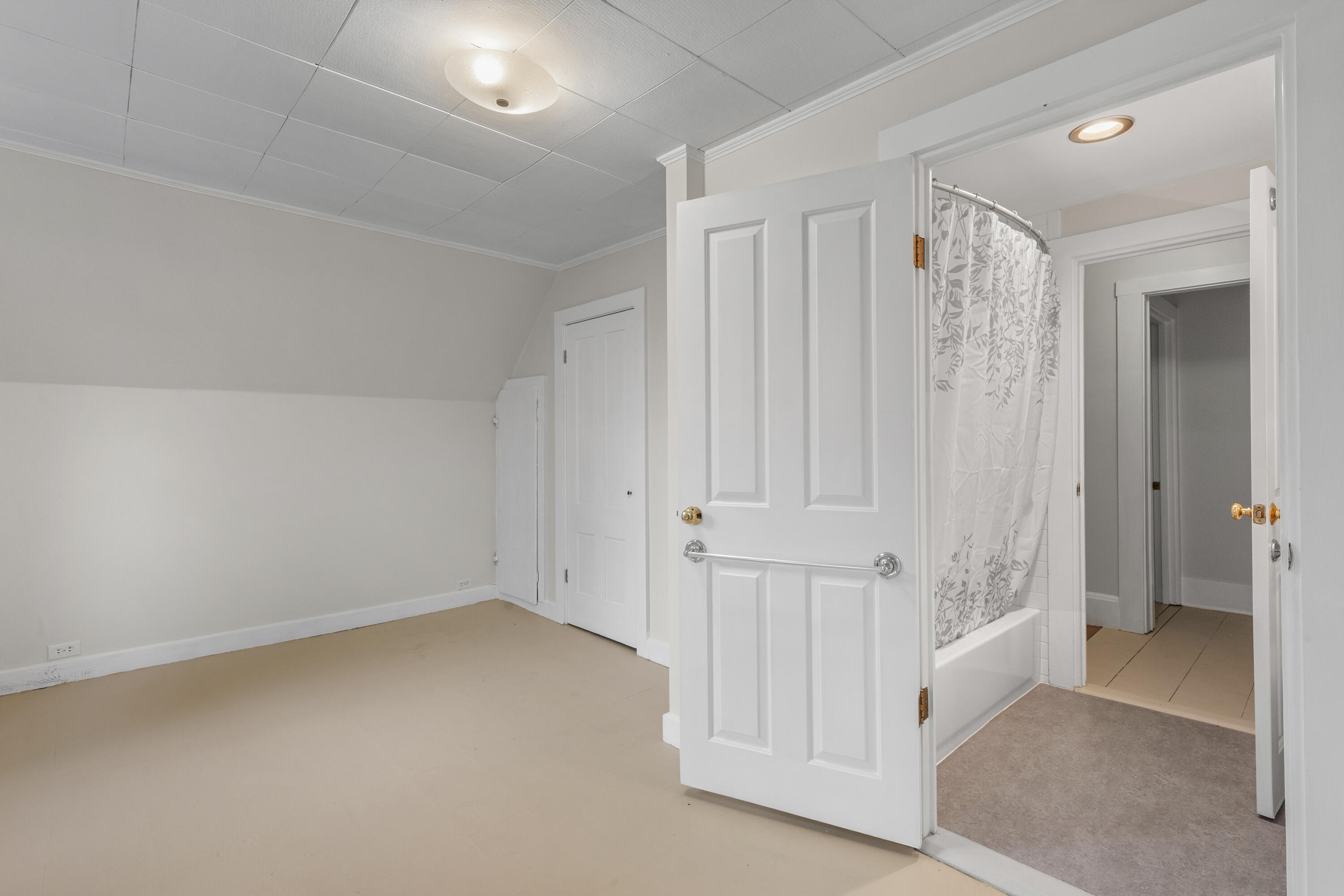 646 West Street Property Photo 19