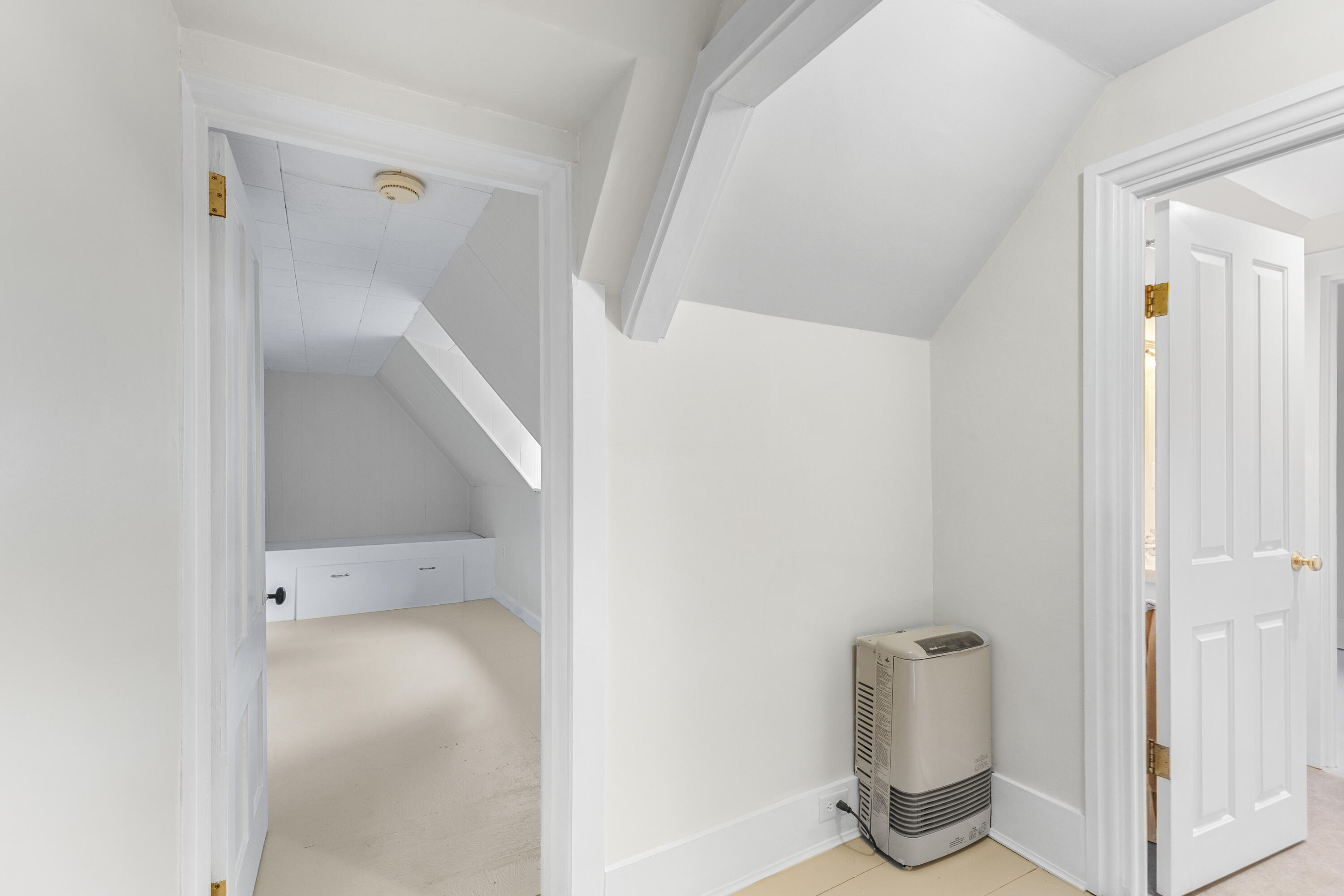 646 West Street Property Photo 22