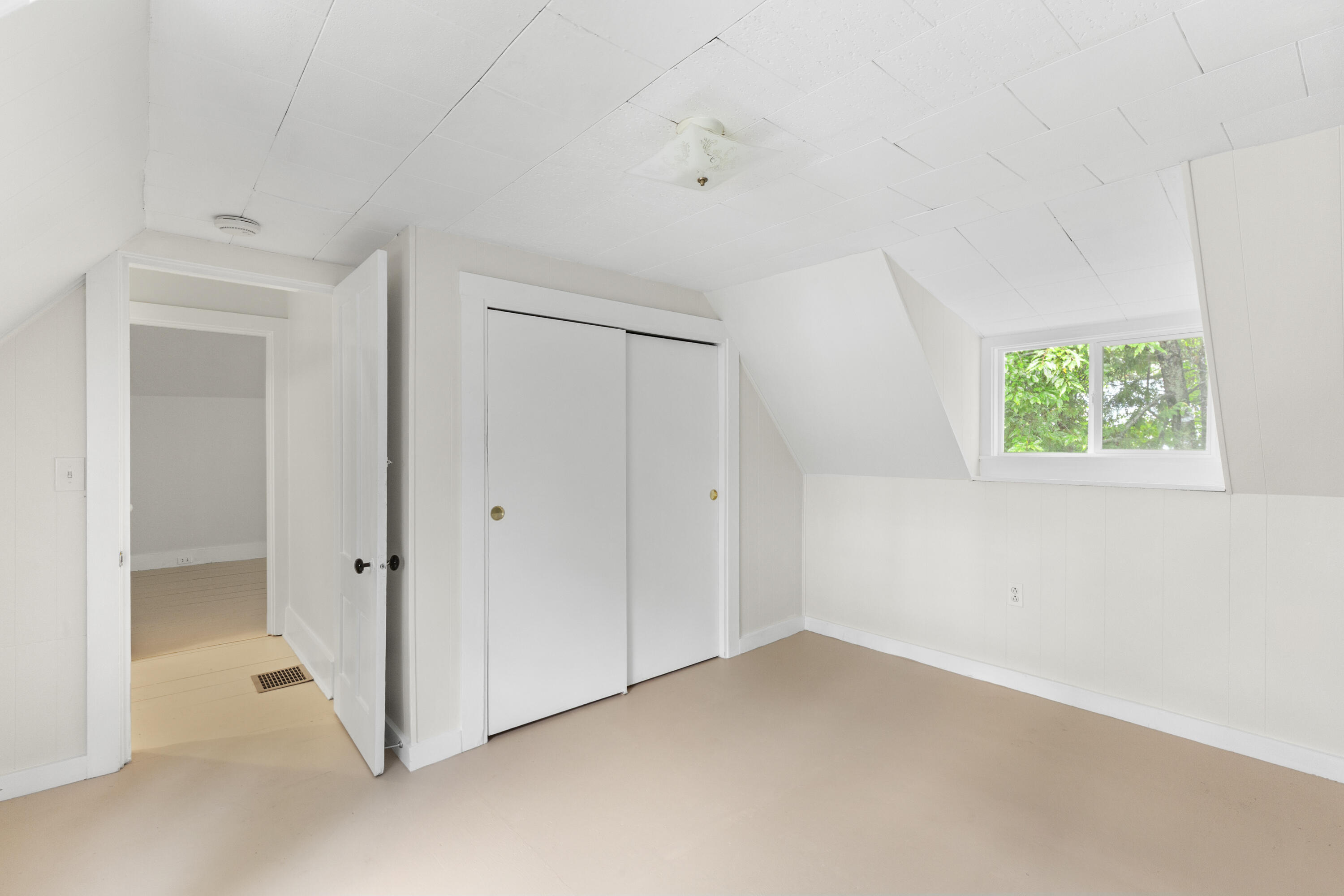 646 West Street Property Photo 25
