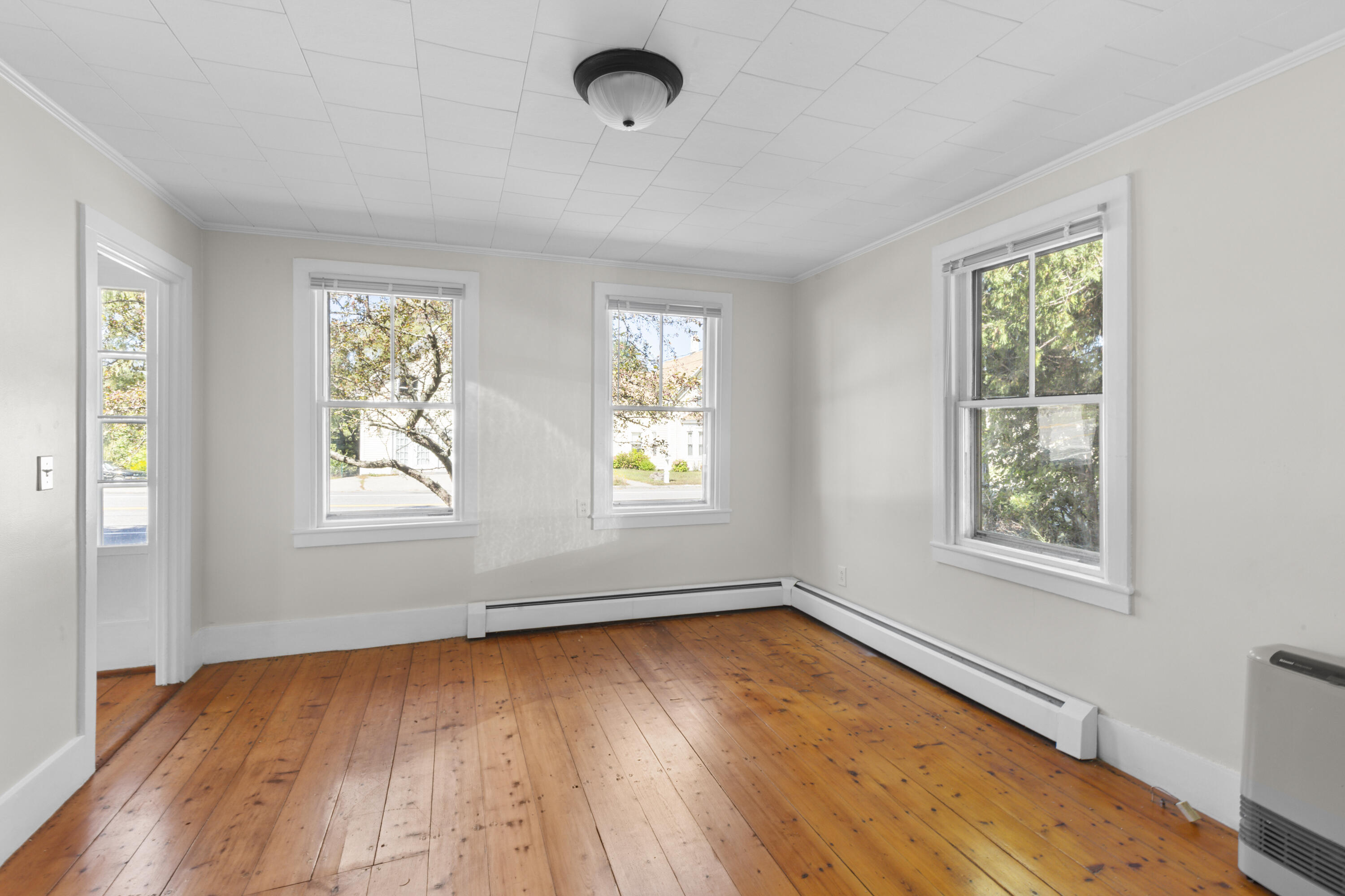 646 West Street Property Photo 29