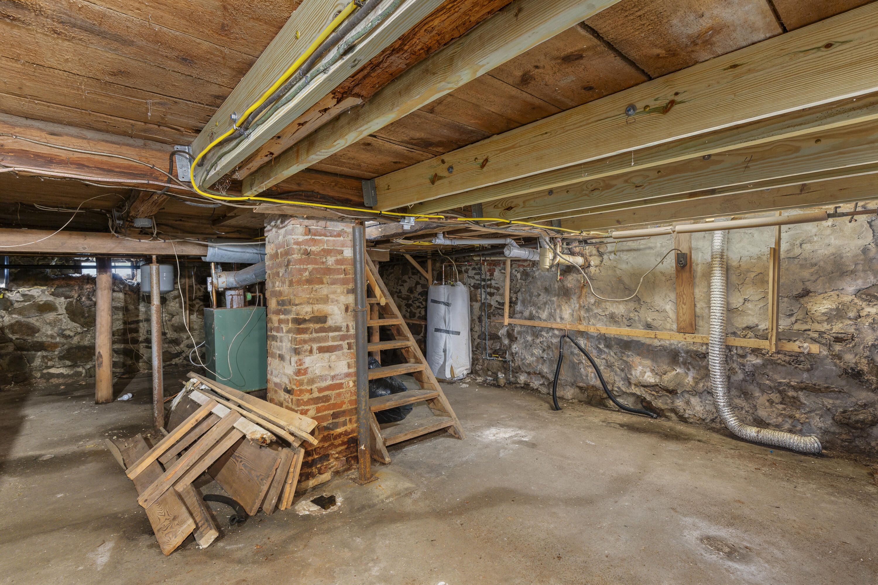 646 West Street Property Photo 36
