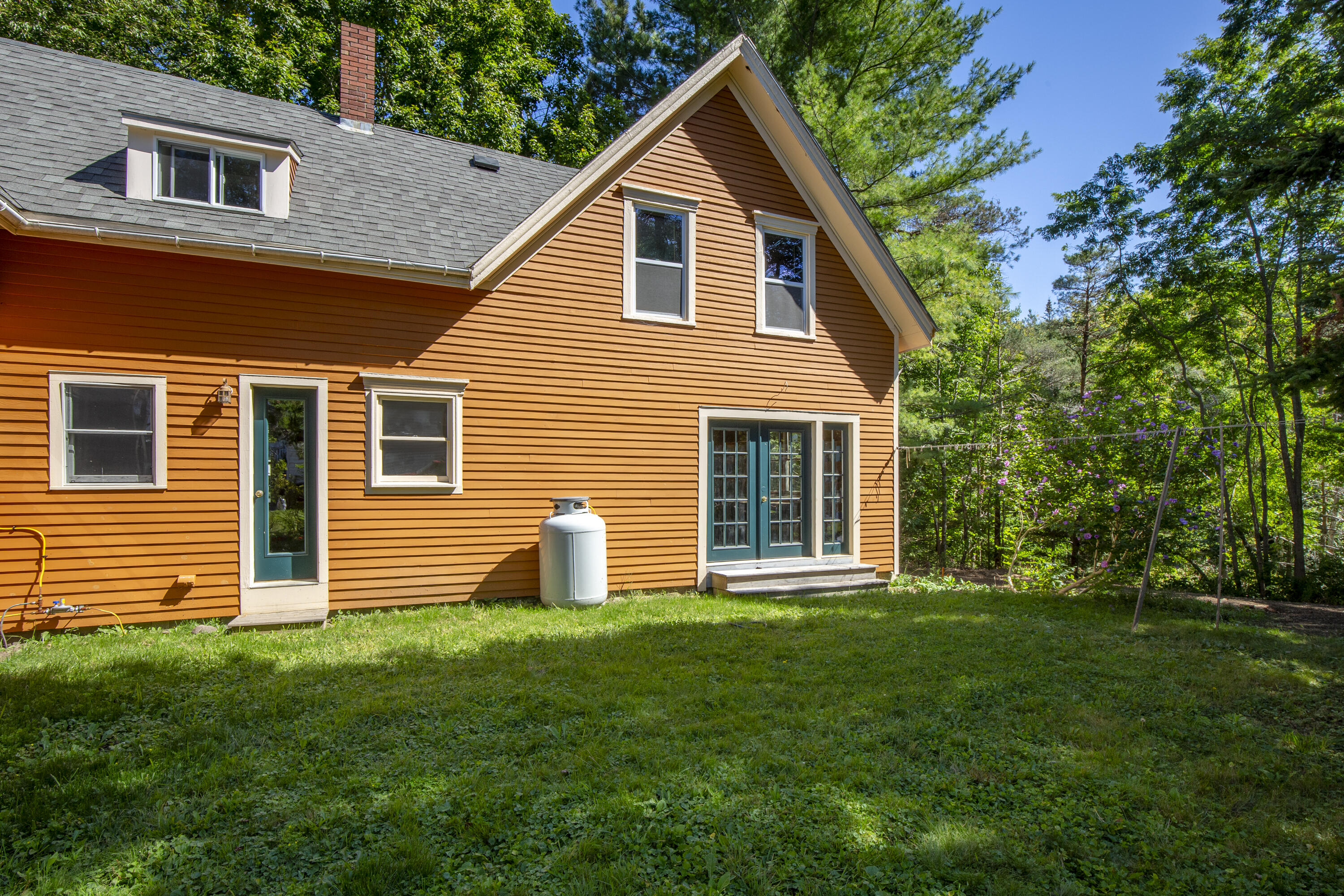646 West Street Property Photo 38