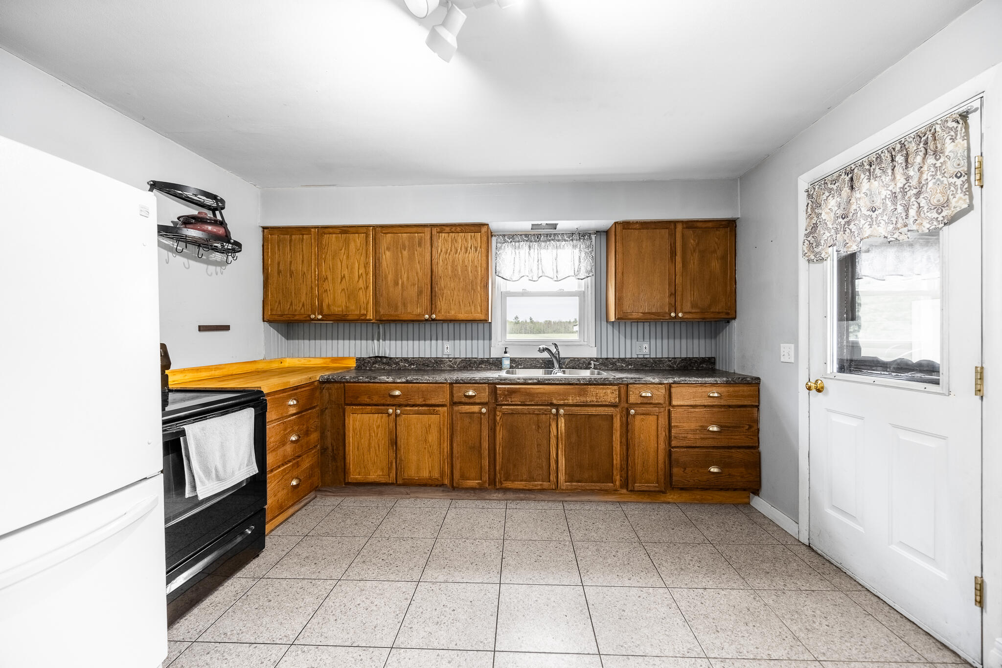 300 Coldbrook Road Property Photo 4