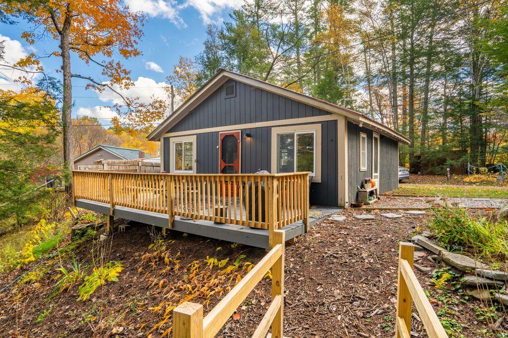 107 Pinewoods Trail Property Photo 2