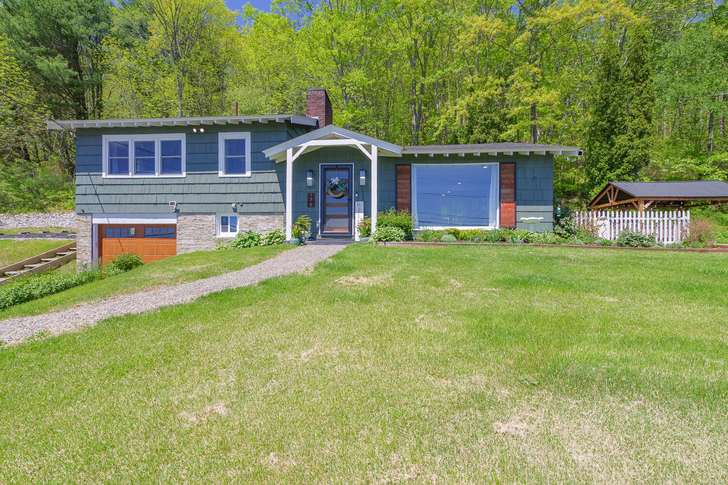 170 Lakeview Drive Property Photo 1