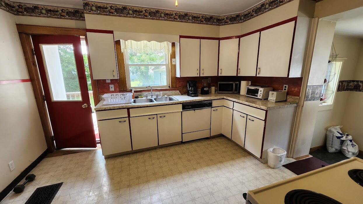 28 Eastland Avenue Property Photo 5